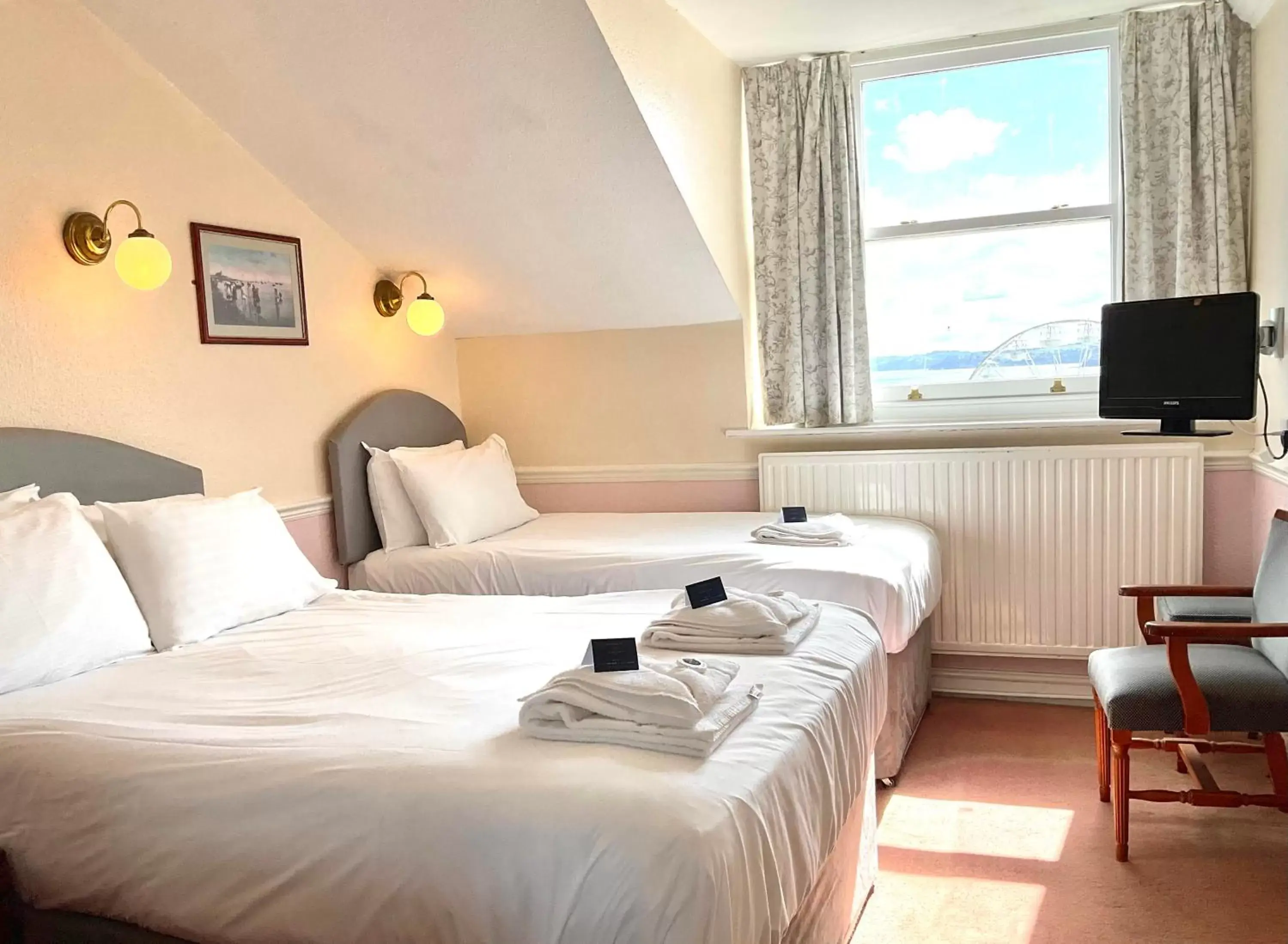 Family Room with Sea View in Ashton Court Hotel Family Room with Sea View in Ashton Court Hotel