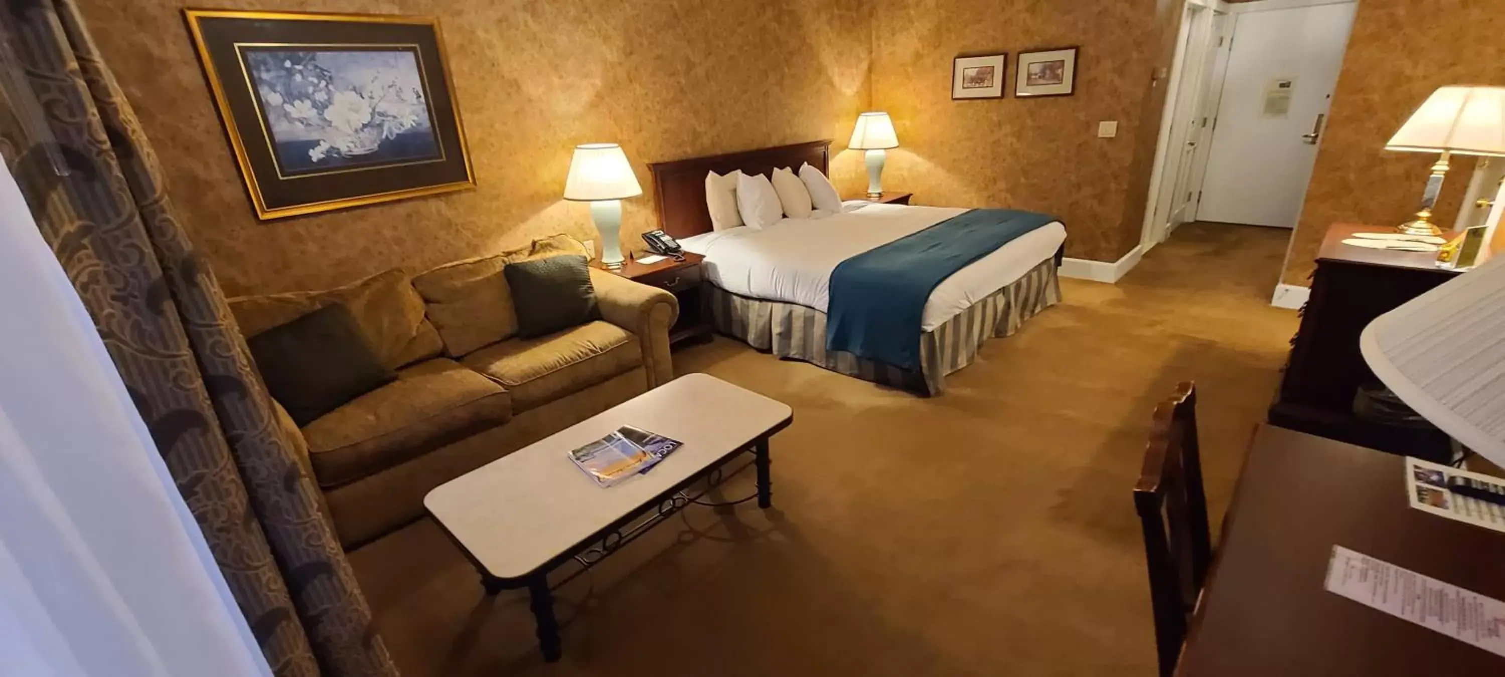 Deluxe King Room - single occupancy in Phoenix Inn Resort Deluxe King Room - single occupancy in Phoenix Inn Resort