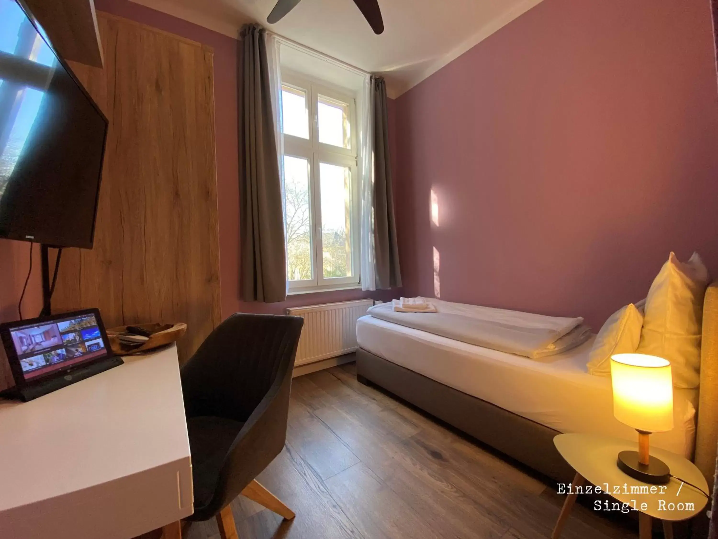 Single Room in Amaroo - Gästehaus "Charlotte" Single Room in Amaroo - Gästehaus "Charlotte"