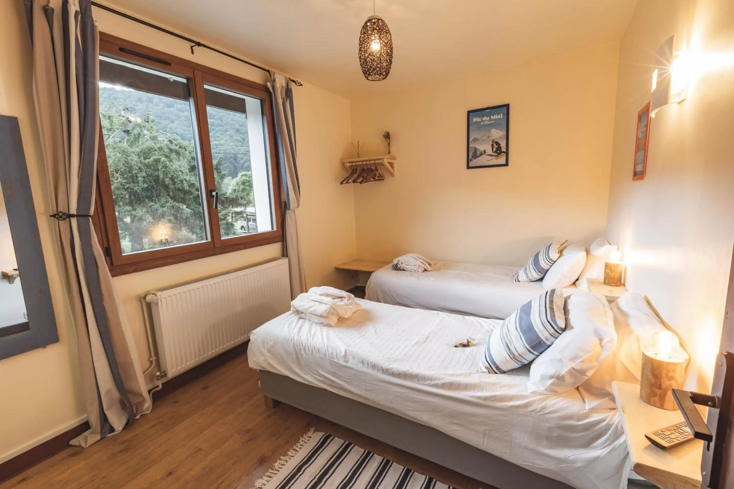 Twin Room with Mountain View in Chalet Ouréa Twin Room with Mountain View in Chalet Ouréa