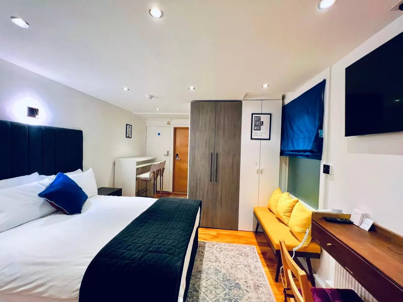 Studio Apartment in Cambridge House Hotel Studio Apartment in Cambridge House Hotel