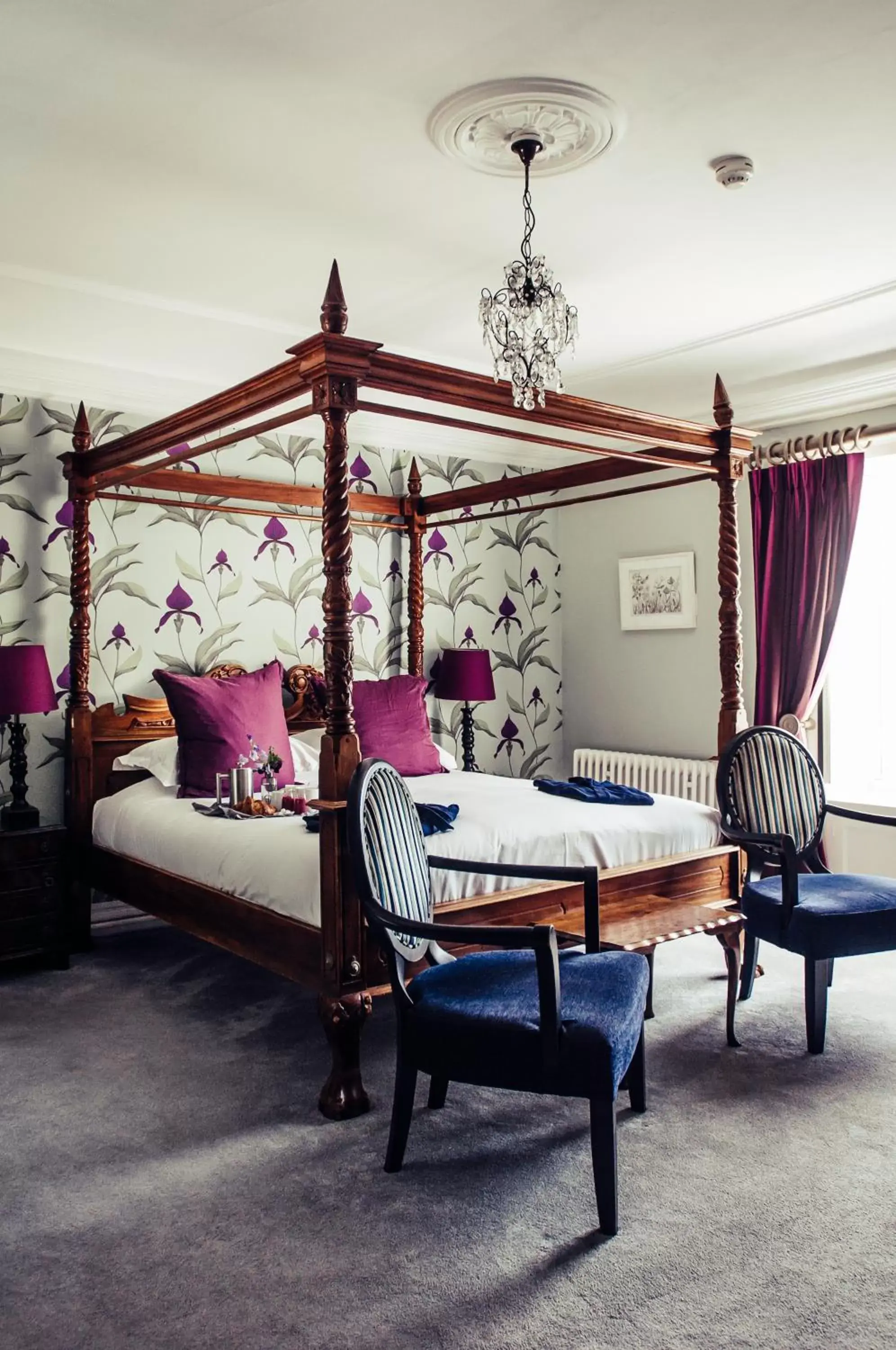 Four Poster Room in The Ollerod Four Poster Room in The Ollerod