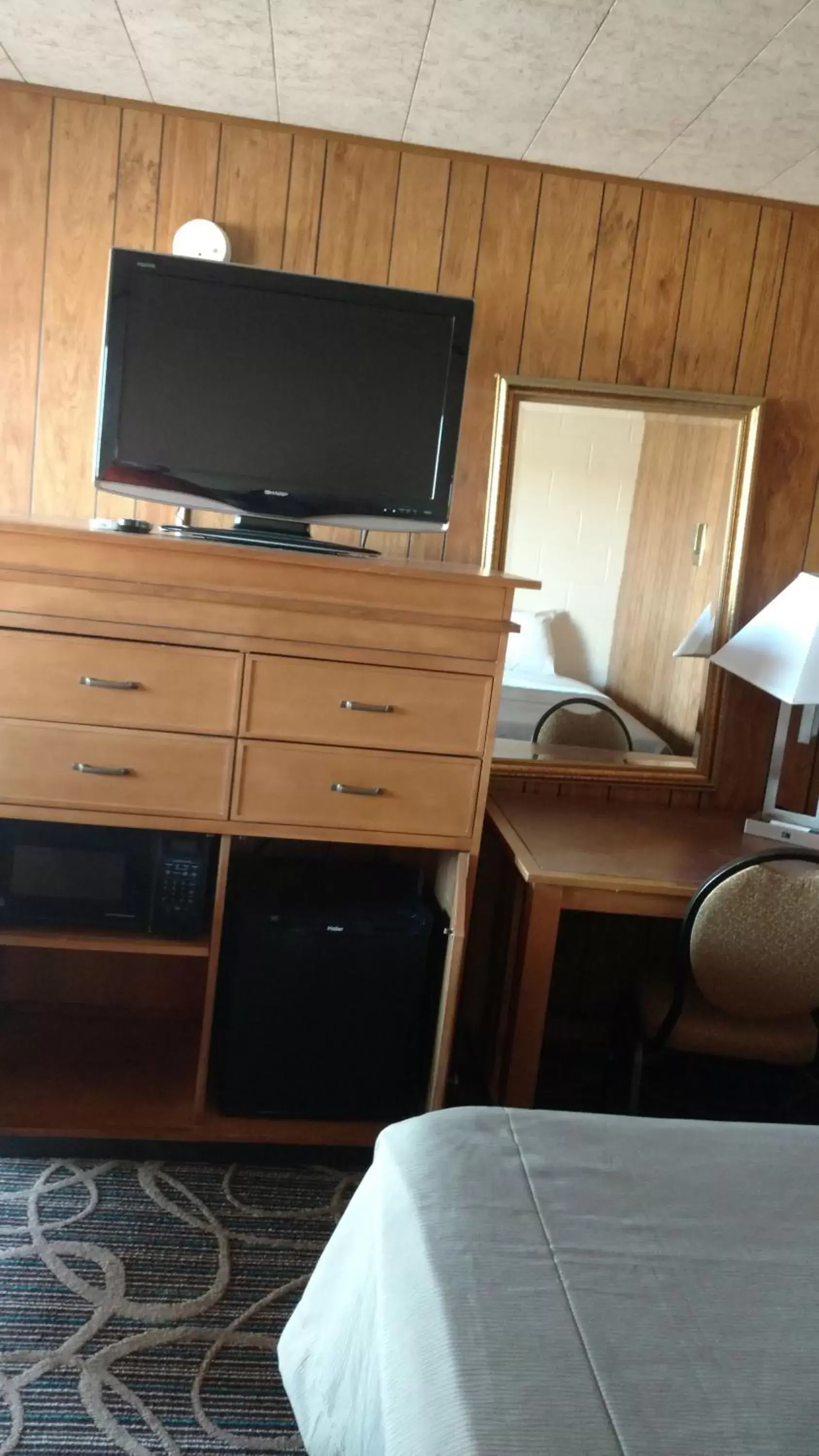 Deluxe King Room in 1st Inn Deluxe King Room in 1st Inn