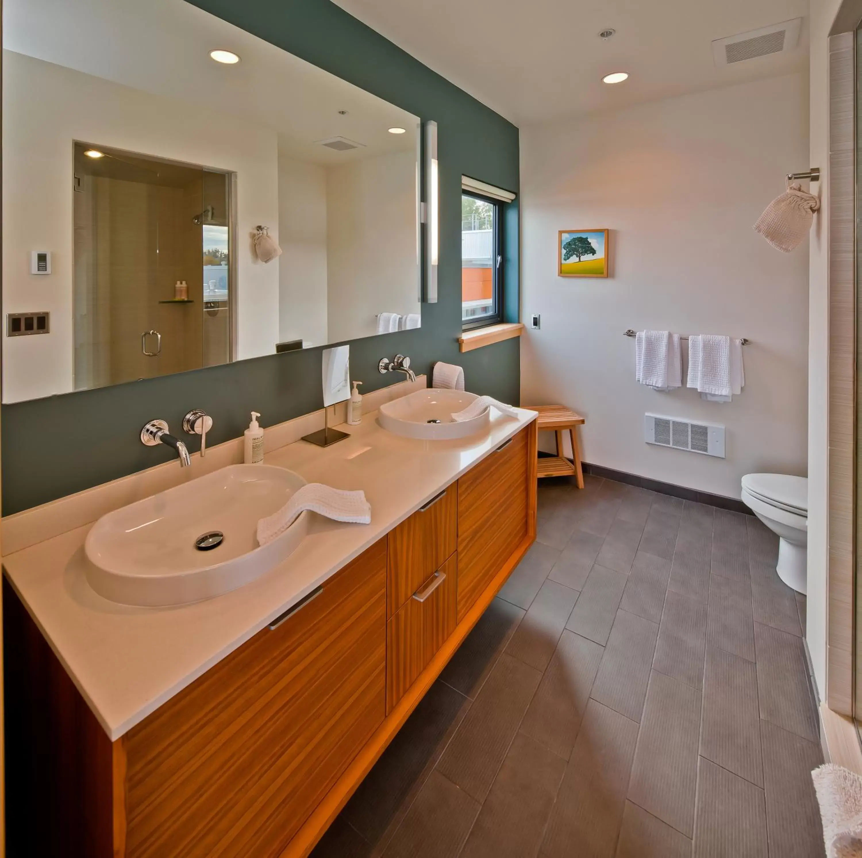 Superior One-Bedroom Apartment in Island Inn at 123 West Superior One-Bedroom Apartment in Island Inn at 123 West