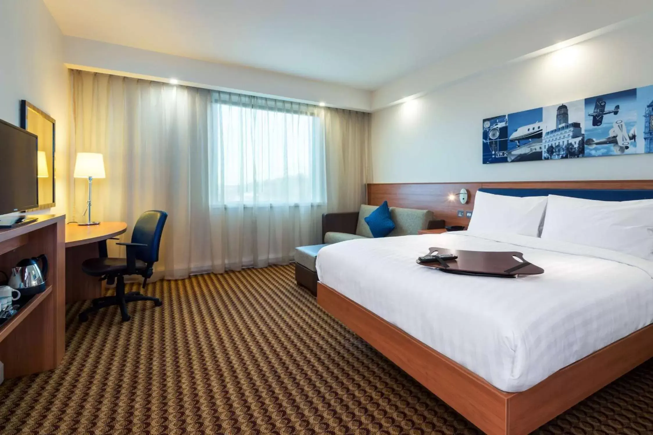 Queen Room in Hampton by Hilton Luton Airport Queen Room in Hampton by Hilton Luton Airport