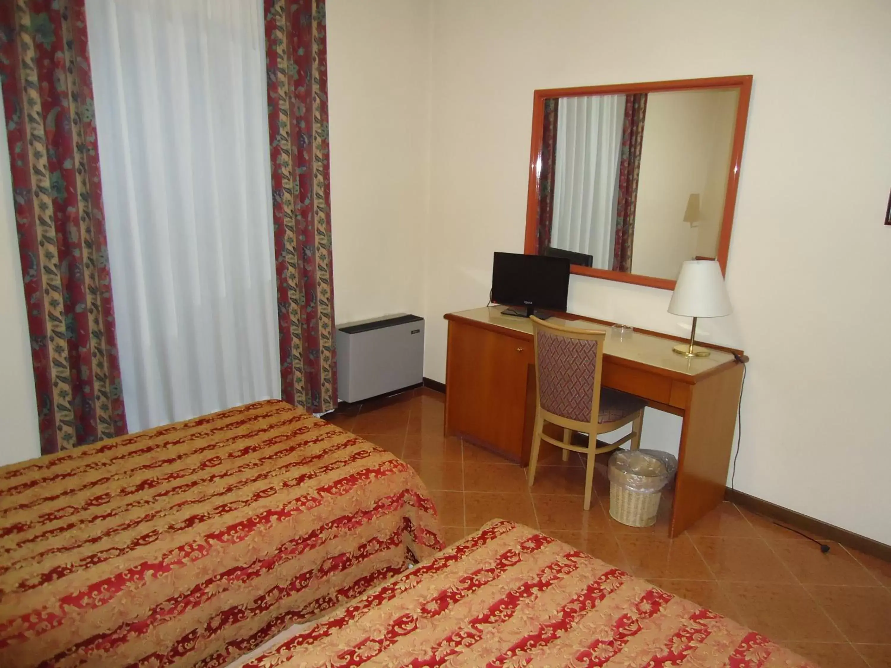 Triple Room in Hotel Paris Triple Room in Hotel Paris