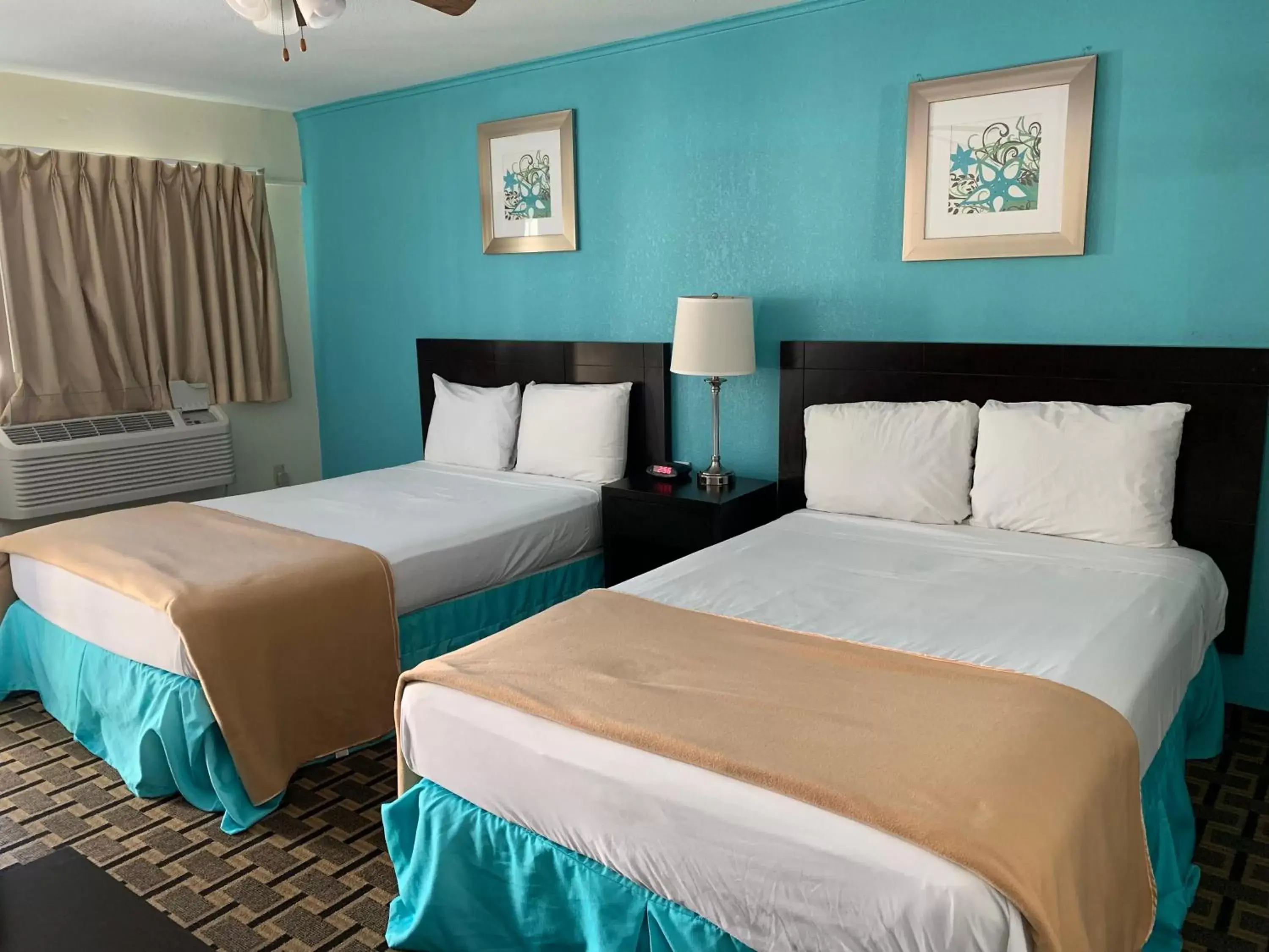 Double Room with Two Double Beds in American Inn Port O'Connor Double Room with Two Double Beds in American Inn Port O'Connor