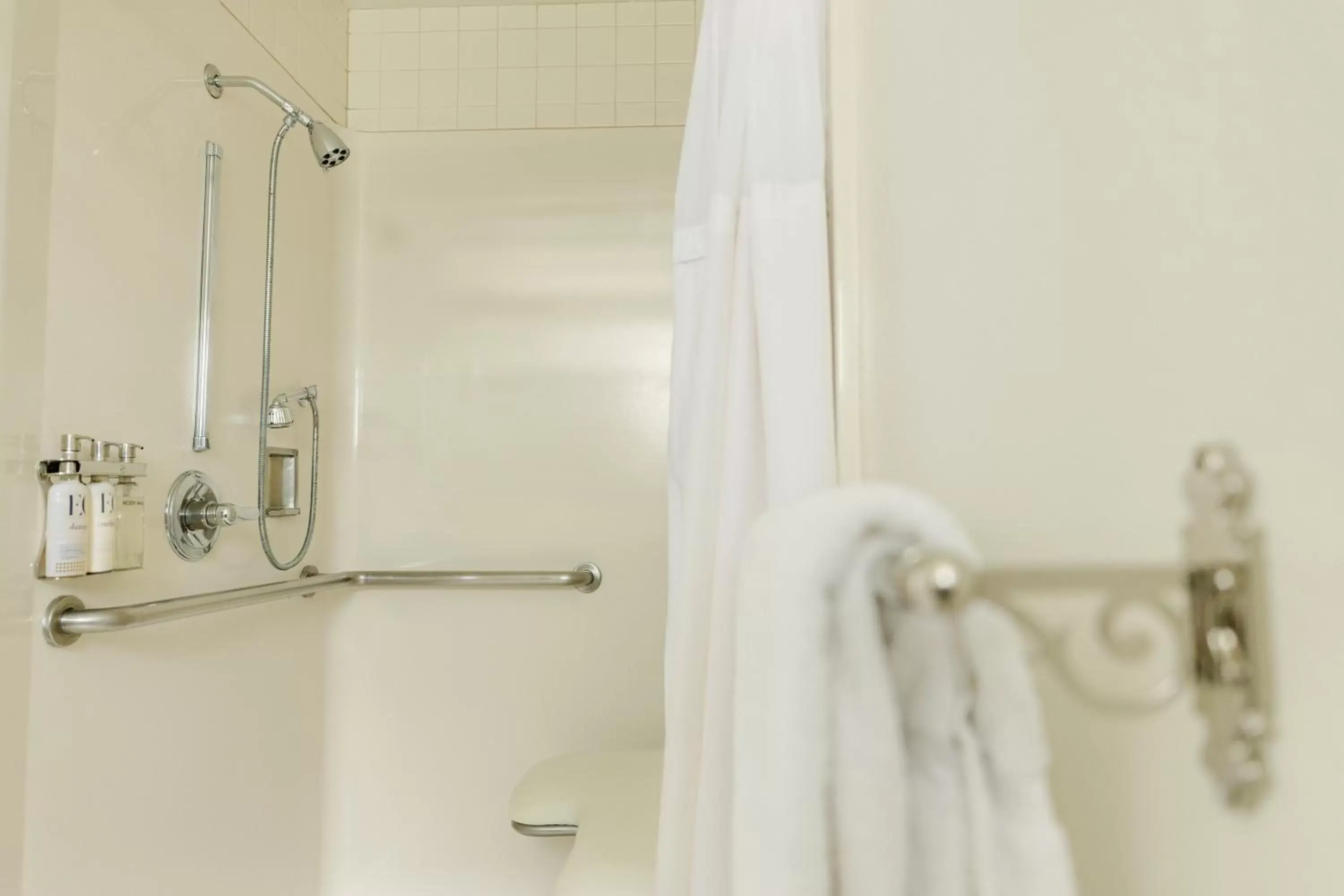 King Room - Disability Access in SCP Mendocino Inn and Farm King Room - Disability Access in SCP Mendocino Inn and Farm