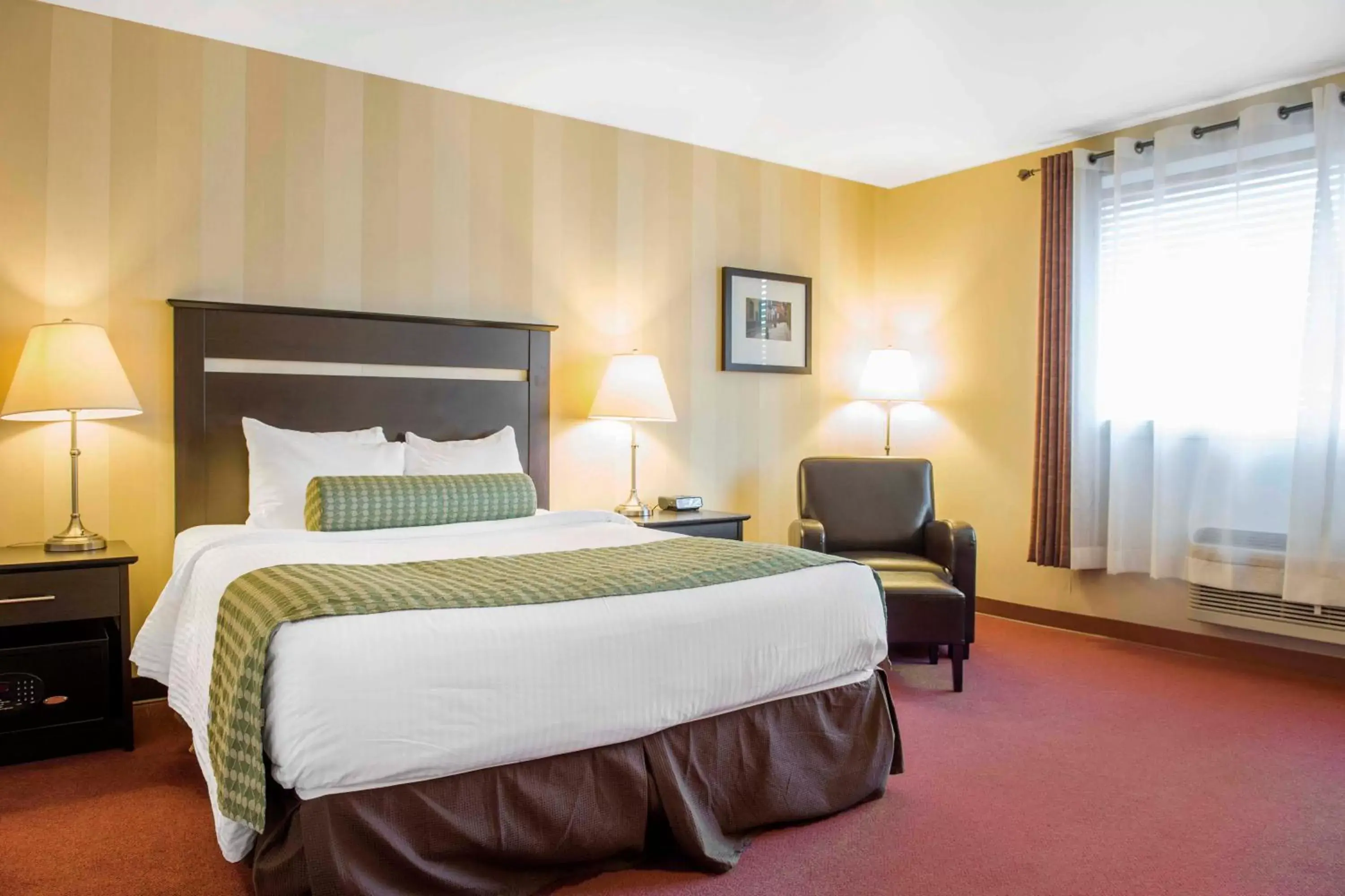 Queen Room - Non-Smoking in Clarion Hotel & Conference Centre Pembroke Queen Room - Non-Smoking in Clarion Hotel & Conference Centre Pembroke