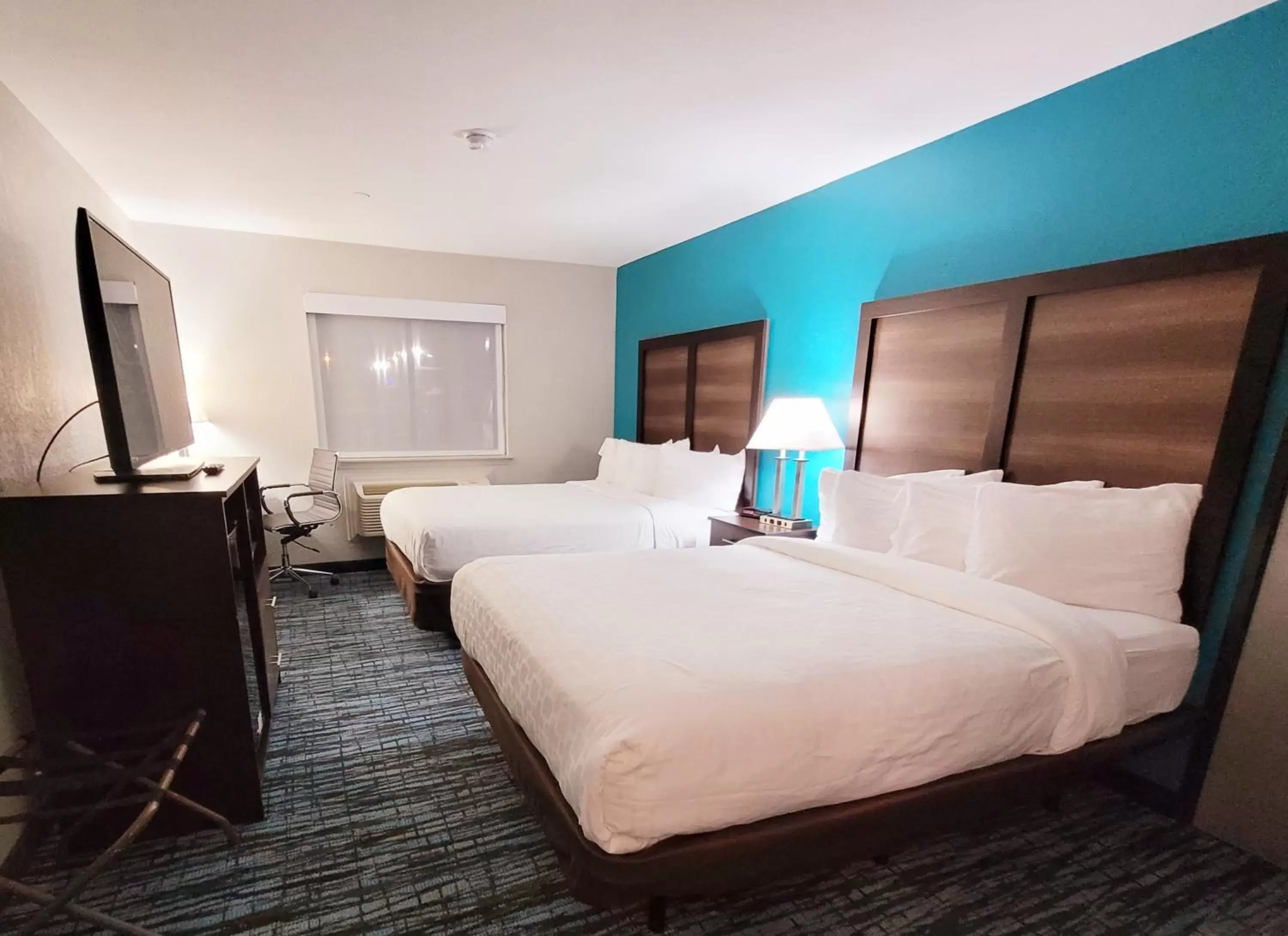 Standard Queen Room with Two Queen Beds - Non Smoking in Clarion Pointe Harrodsburg-Danville Standard Queen Room with Two Queen Beds - Non Smoking in Clarion Pointe Harrodsburg-Danville