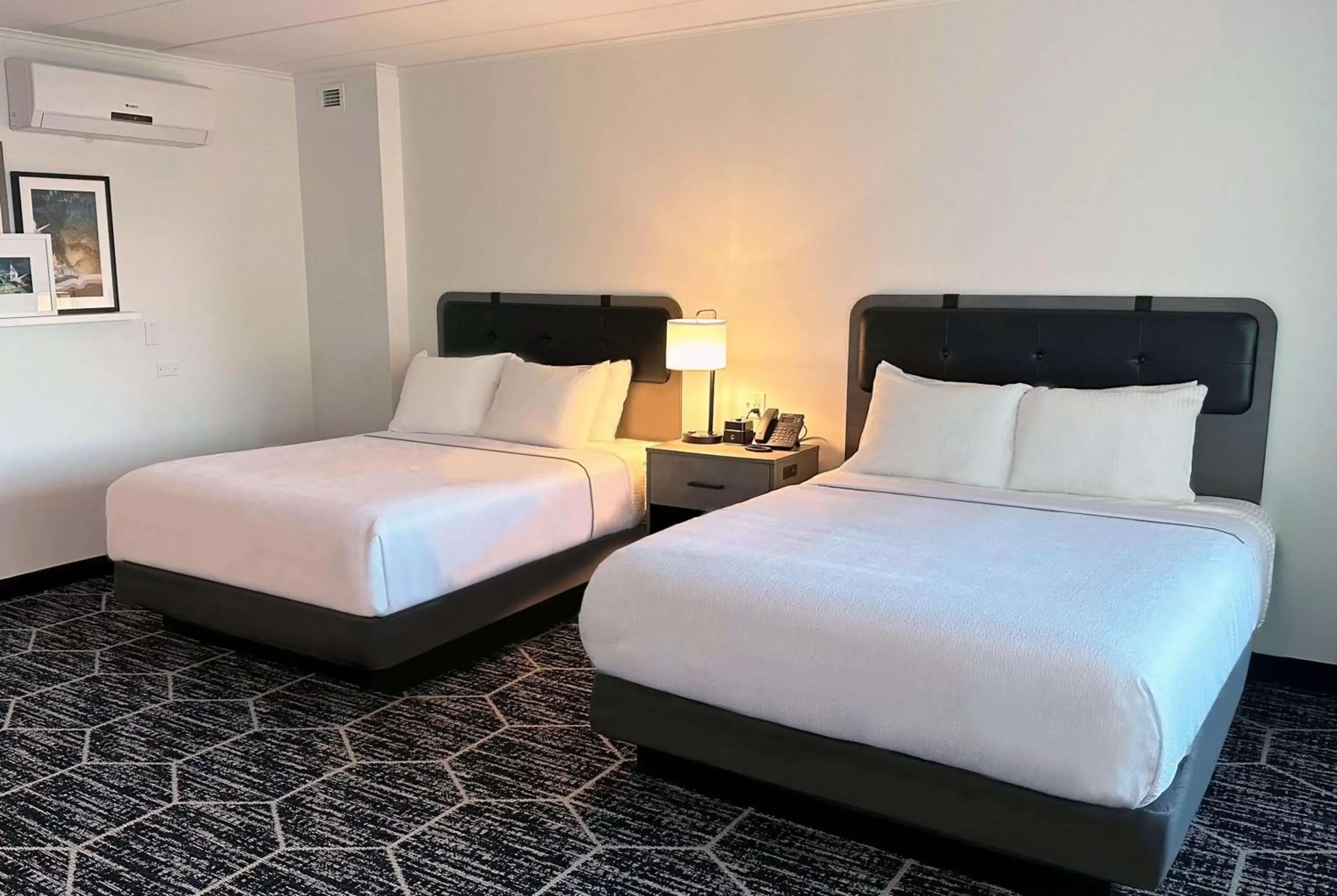 Business Room with Two Queen Beds and Roll-In Shower - Mobility Accessible/Non-Smoking in La Quinta by Wyndham Chicago O'Hare Airport Business Room with Two Queen Beds and Roll-In Shower - Mobility Accessible/Non-Smoking in La Quinta by Wyndham Chicago O'Hare Airport