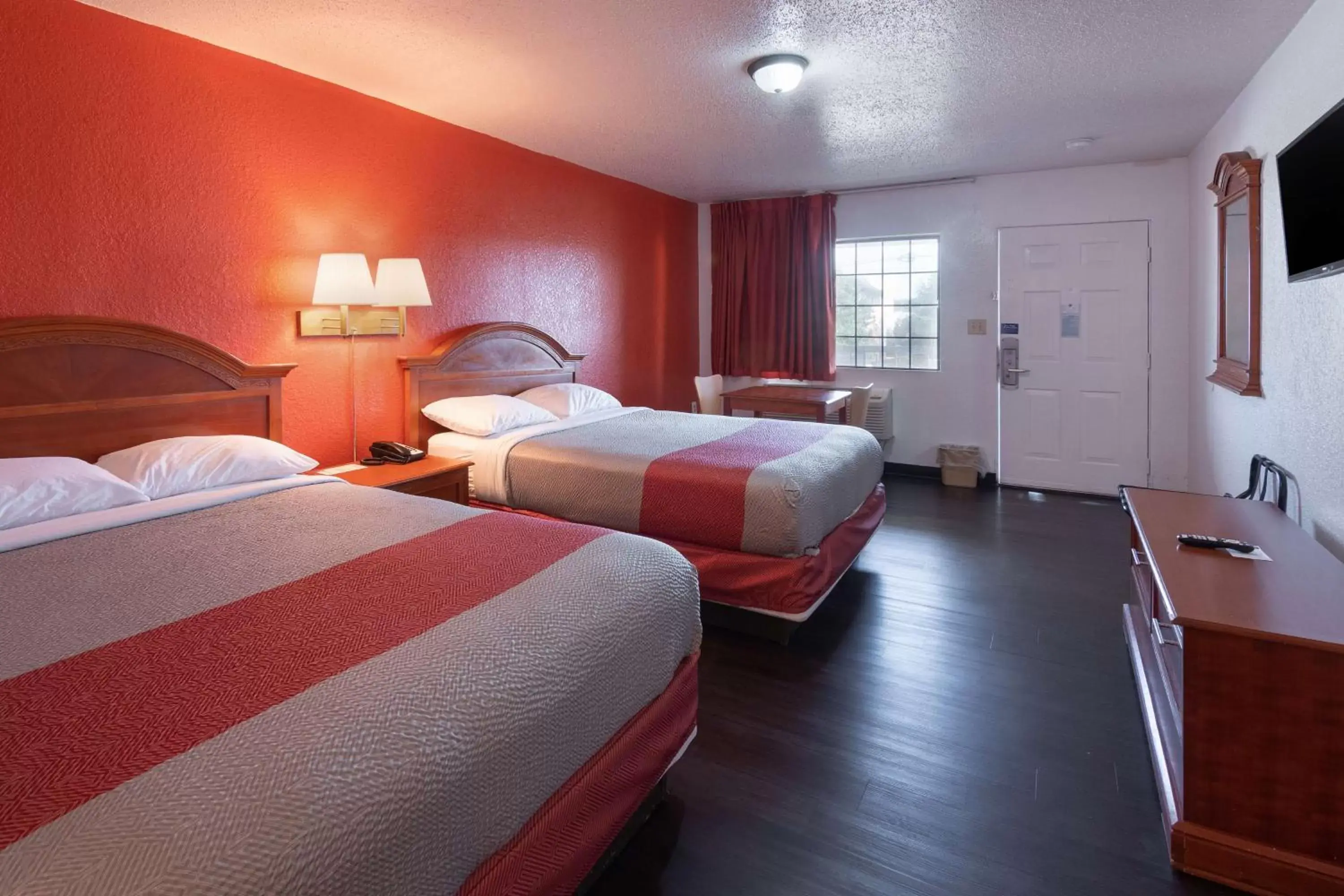 Deluxe Queen Room with Two Queen Beds - Smoking in Motel 6-Montgomery, AL - Coliseum Deluxe Queen Room with Two Queen Beds - Smoking in Motel 6-Montgomery, AL - Coliseum