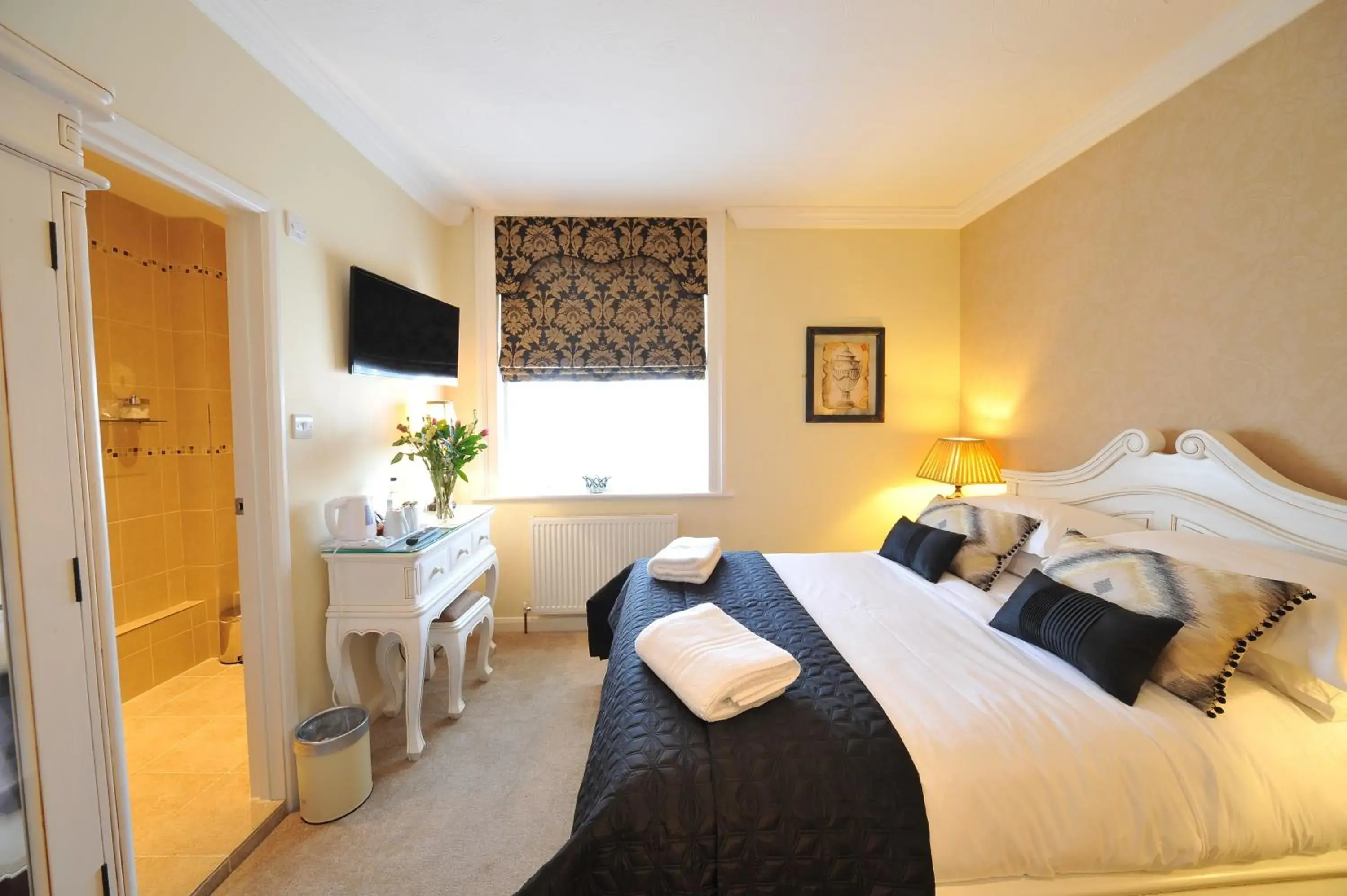 Classic King Room in Le Bouchon Brasserie & Hotel Classic King Room in Le Bouchon Brasserie & Hotel