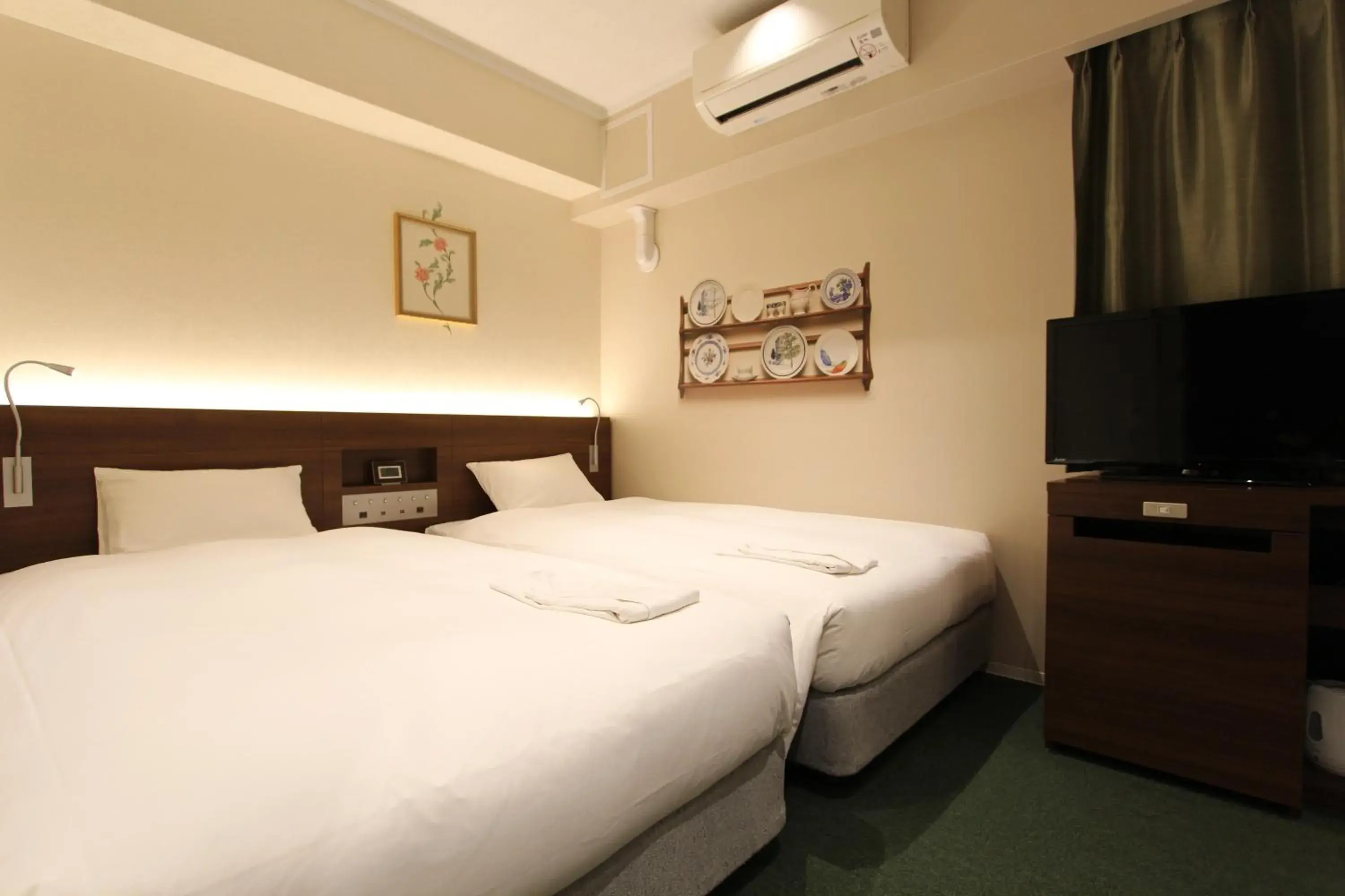 Deluxe Twin Room - Disability Access - Non-Smoking in KOKO HOTEL Osaka Namba Ebisucho Deluxe Twin Room - Disability Access - Non-Smoking in KOKO HOTEL Osaka Namba Ebisucho