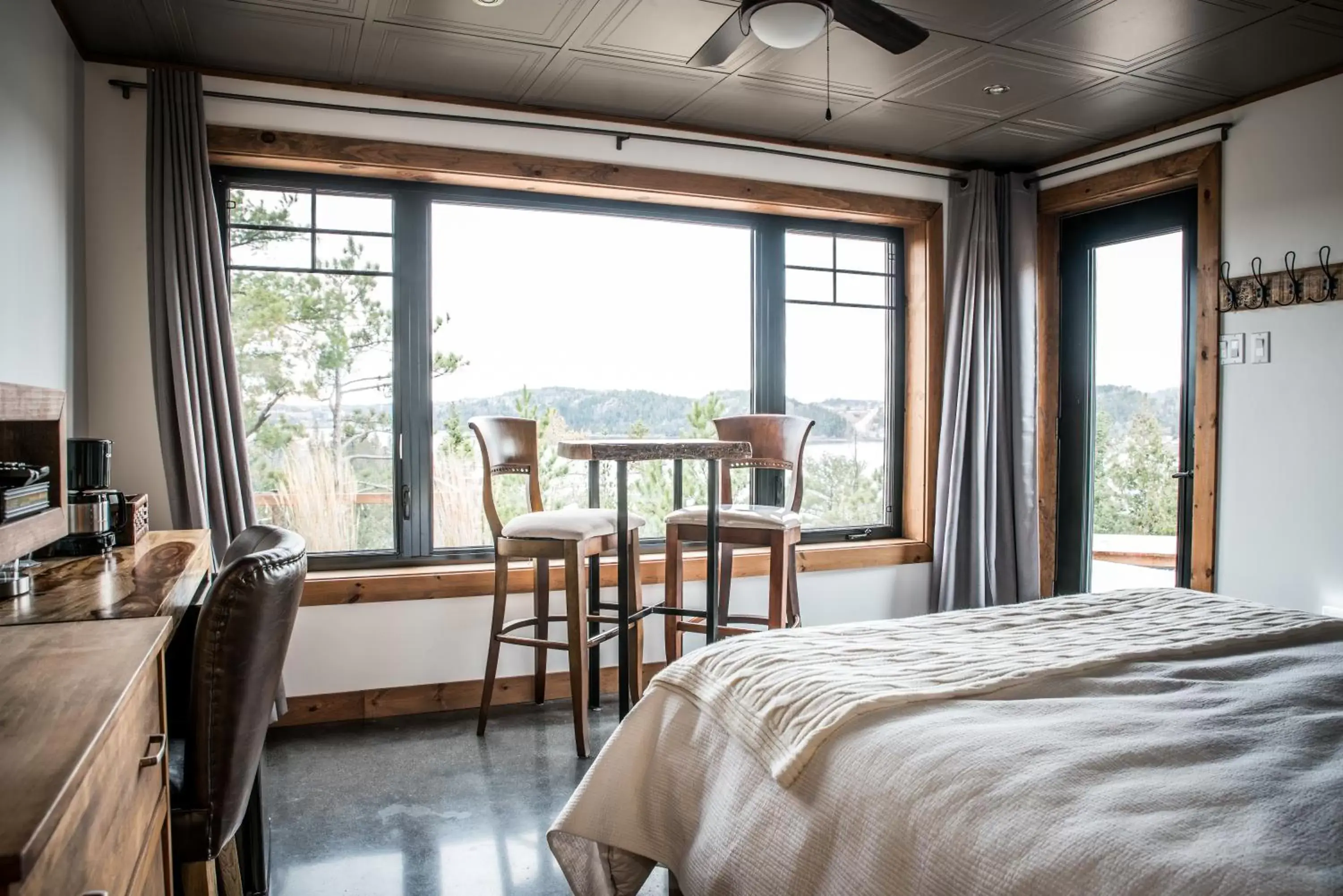 Queen Room with Balcony in Gîte du Haut des Arbres Queen Room with Balcony in Gîte du Haut des Arbres
