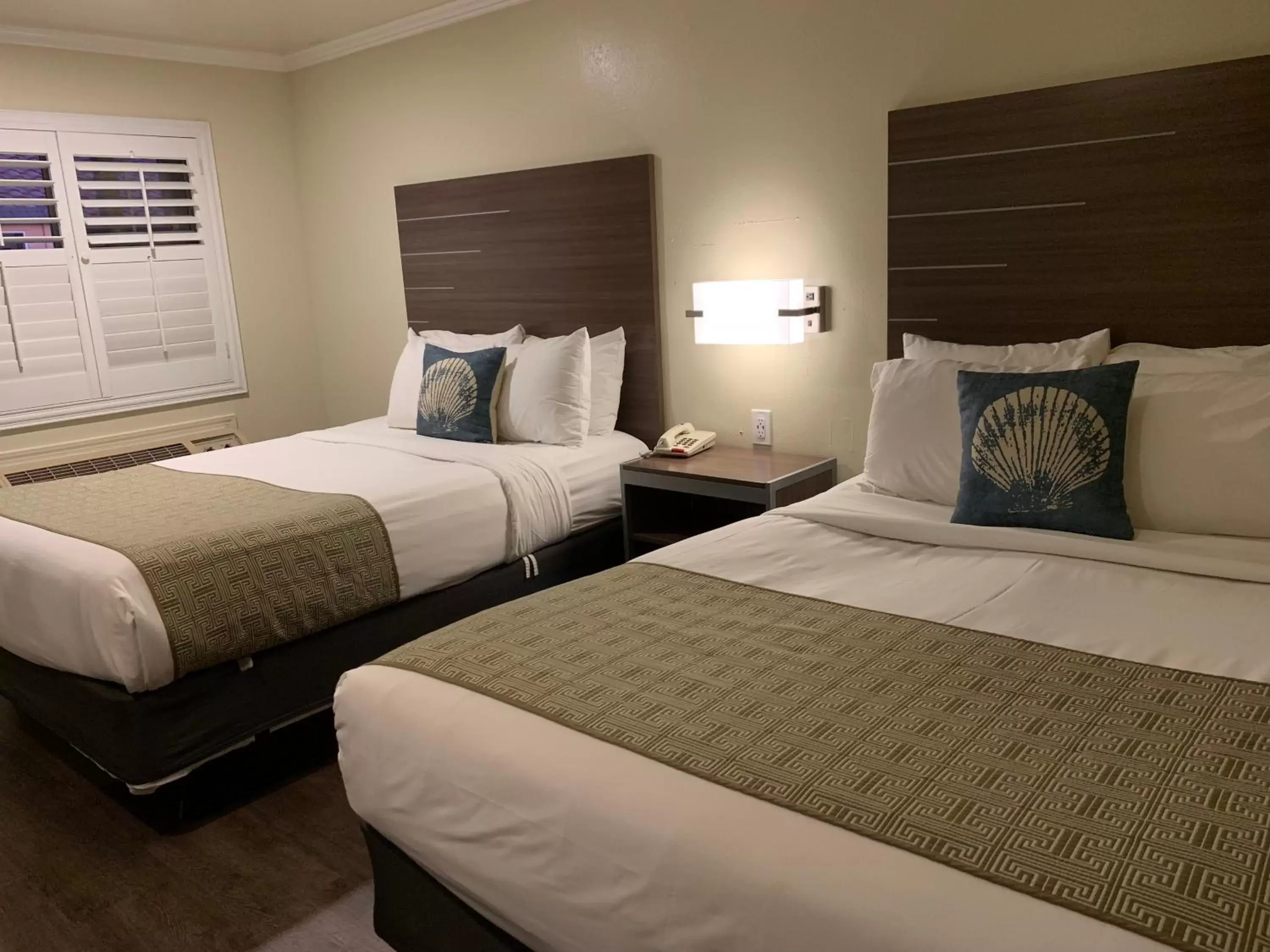 Queen Room with Two Queen Beds - Disability Access in El Castell Motel Queen Room with Two Queen Beds - Disability Access in El Castell Motel