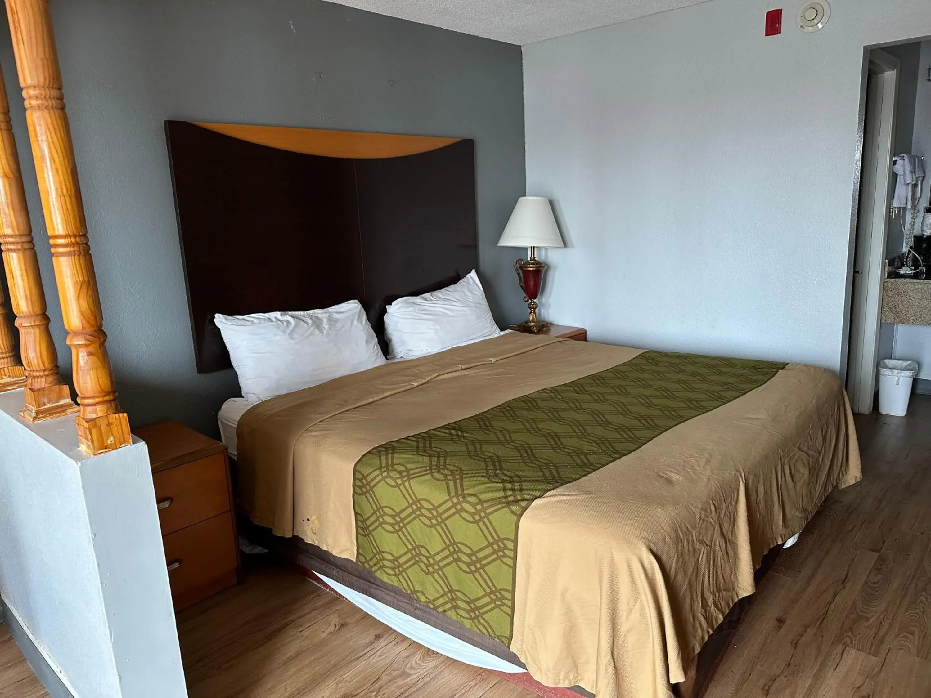 King Room - Non-Smoking in Rodeway Inn King Room - Non-Smoking in Rodeway Inn