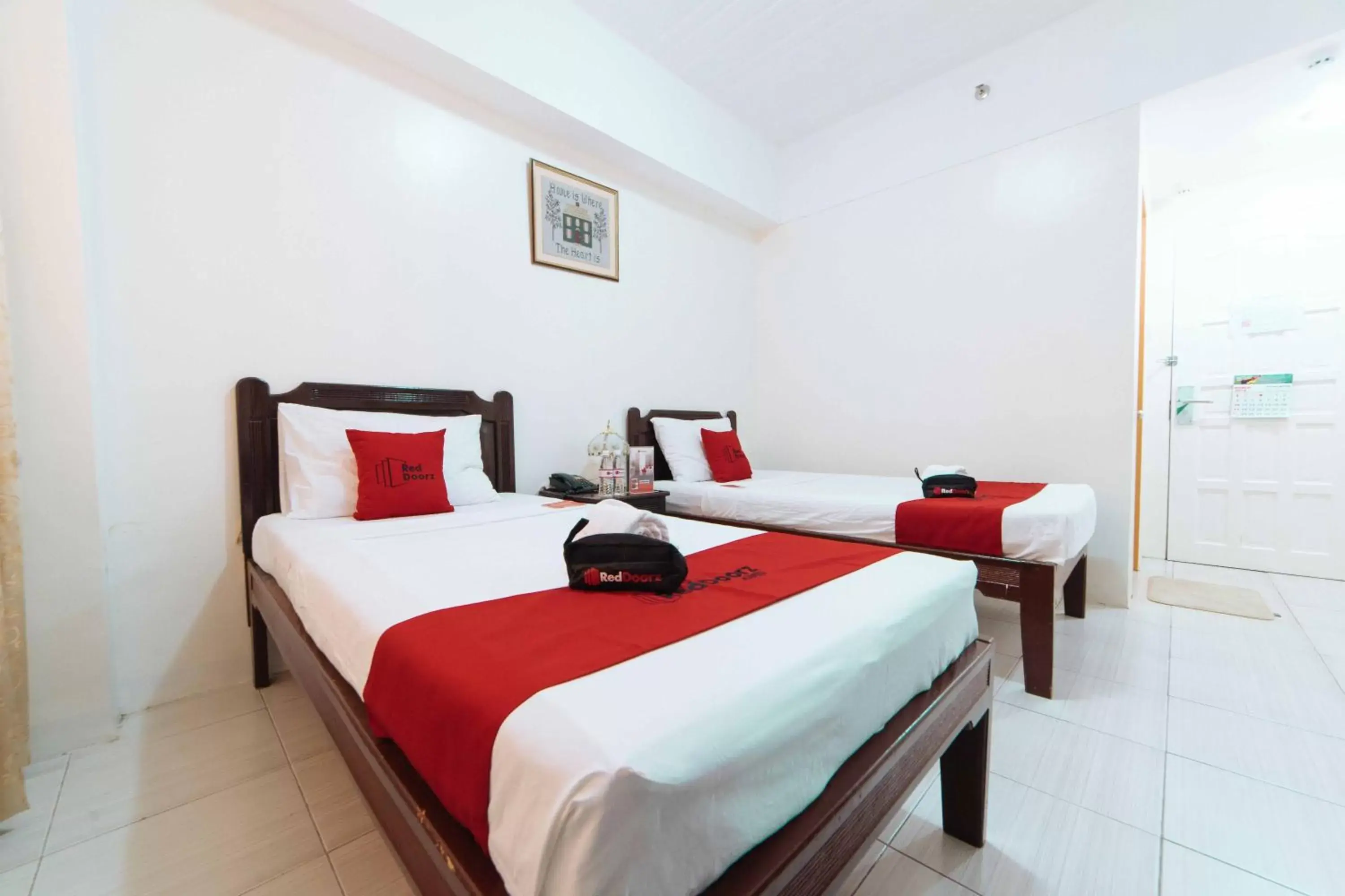 Twin Room in RedDoorz Plus @ Poblacion District Davao Twin Room in RedDoorz Plus @ Poblacion District Davao