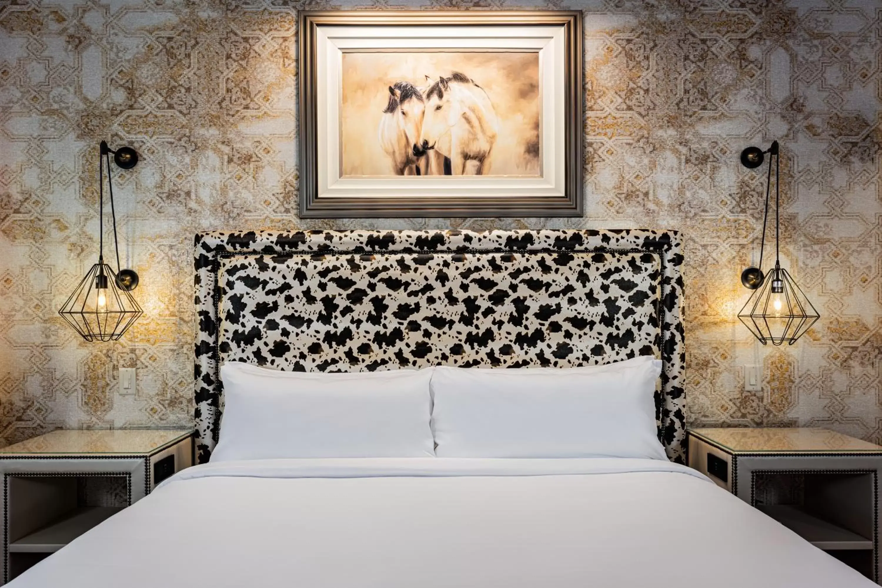 Standard Queen Room with Two Queen Beds in The Brownwood Hotel & Spa Standard Queen Room with Two Queen Beds in The Brownwood Hotel & Spa