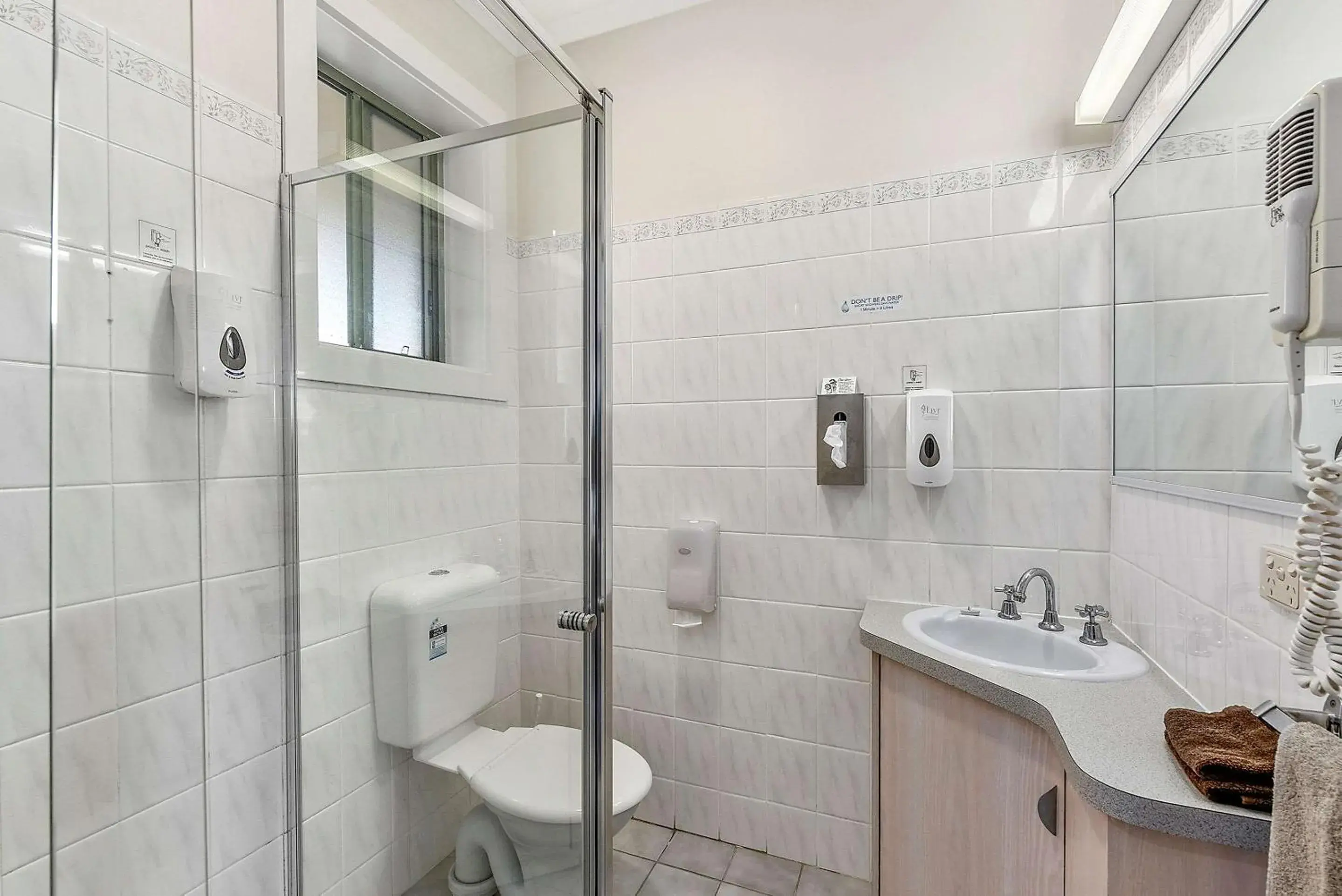 Small Standard Room in Comfort Inn The Lakes Small Standard Room in Comfort Inn The Lakes