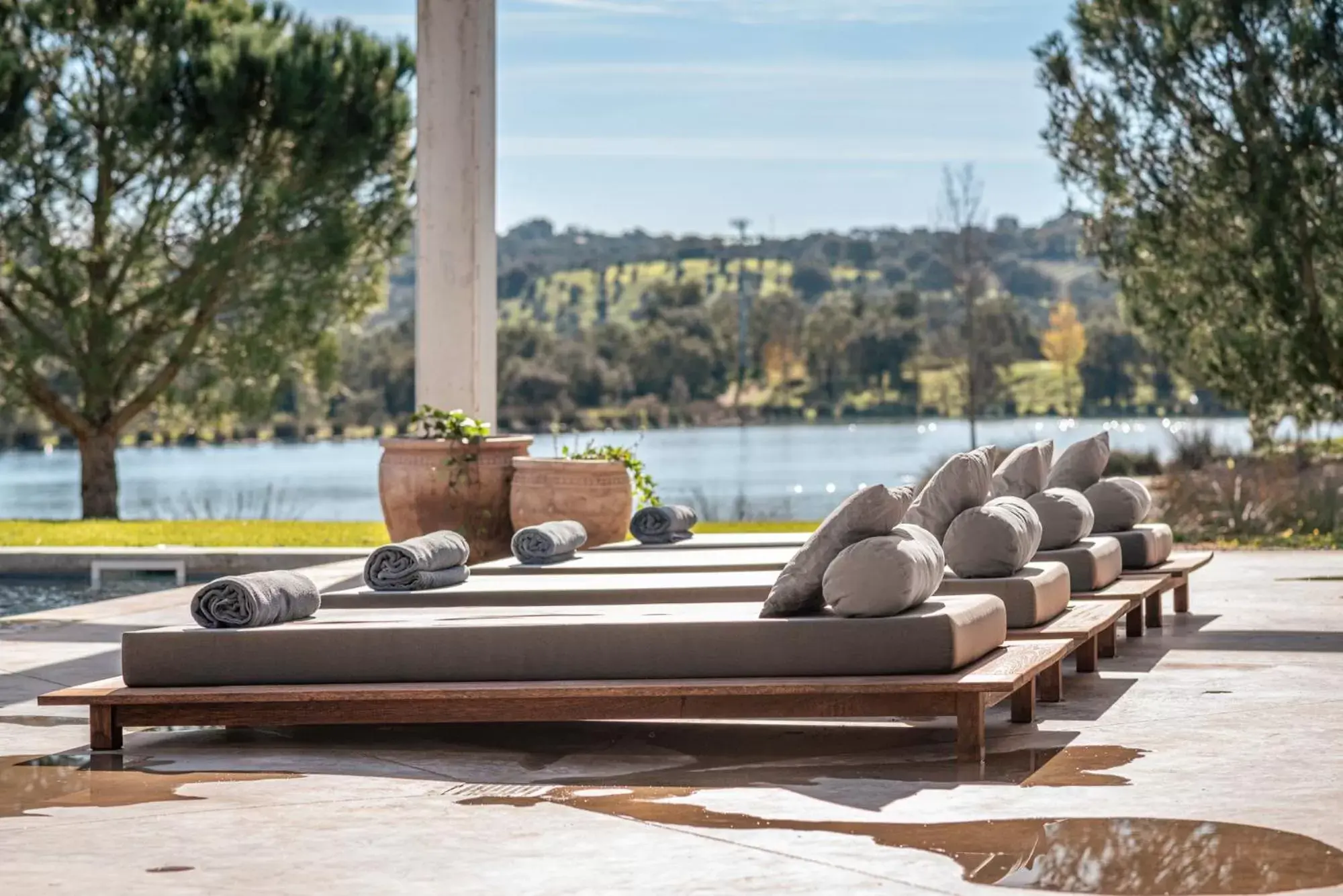 Lake Villa in L'AND Vineyards - Relais & Châteaux Lake Villa in L'AND Vineyards - Relais & Châteaux