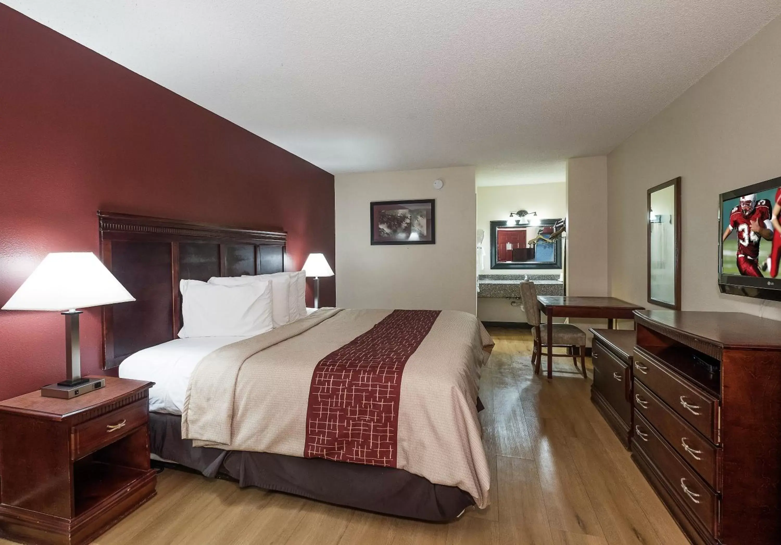 Standard King Room - Non-Smoking in Red Roof Inn Chipley Standard King Room - Non-Smoking in Red Roof Inn Chipley