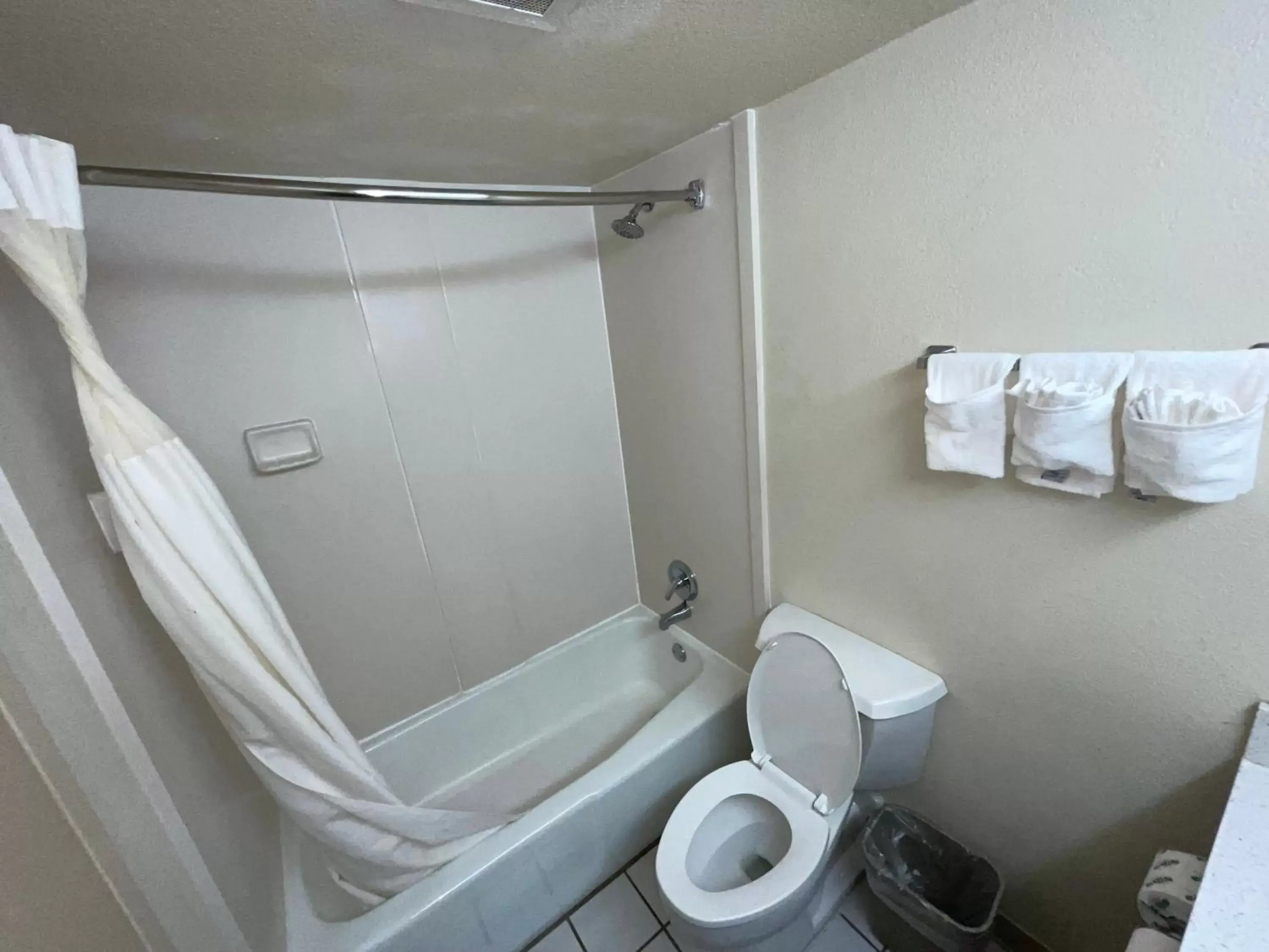 Standard King Room - Smoking in Quality Inn Fort Smith I-540 Standard King Room - Smoking in Quality Inn Fort Smith I-540