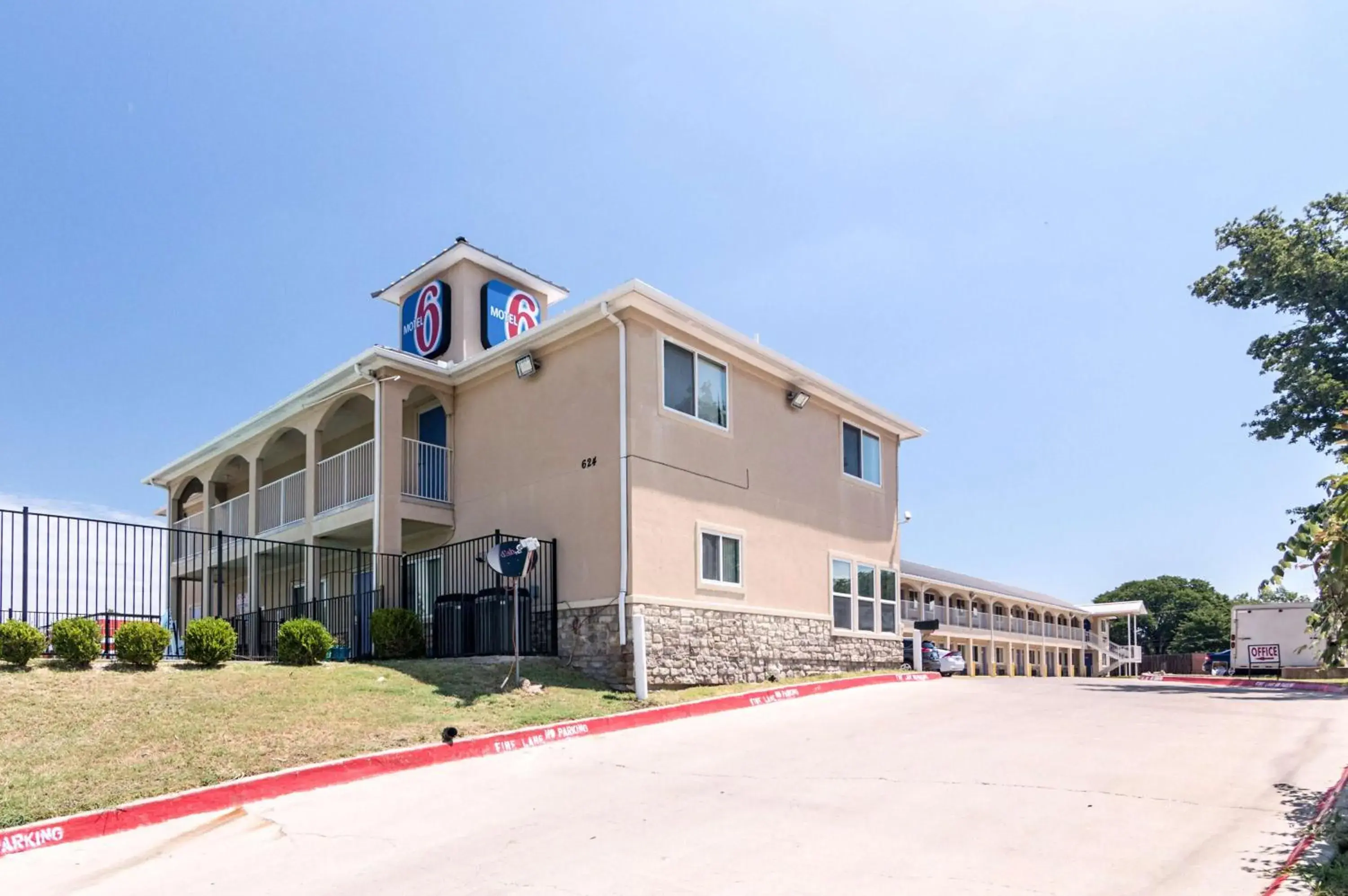 Motel 6-Azle, TX Motel 6-Azle, TX
