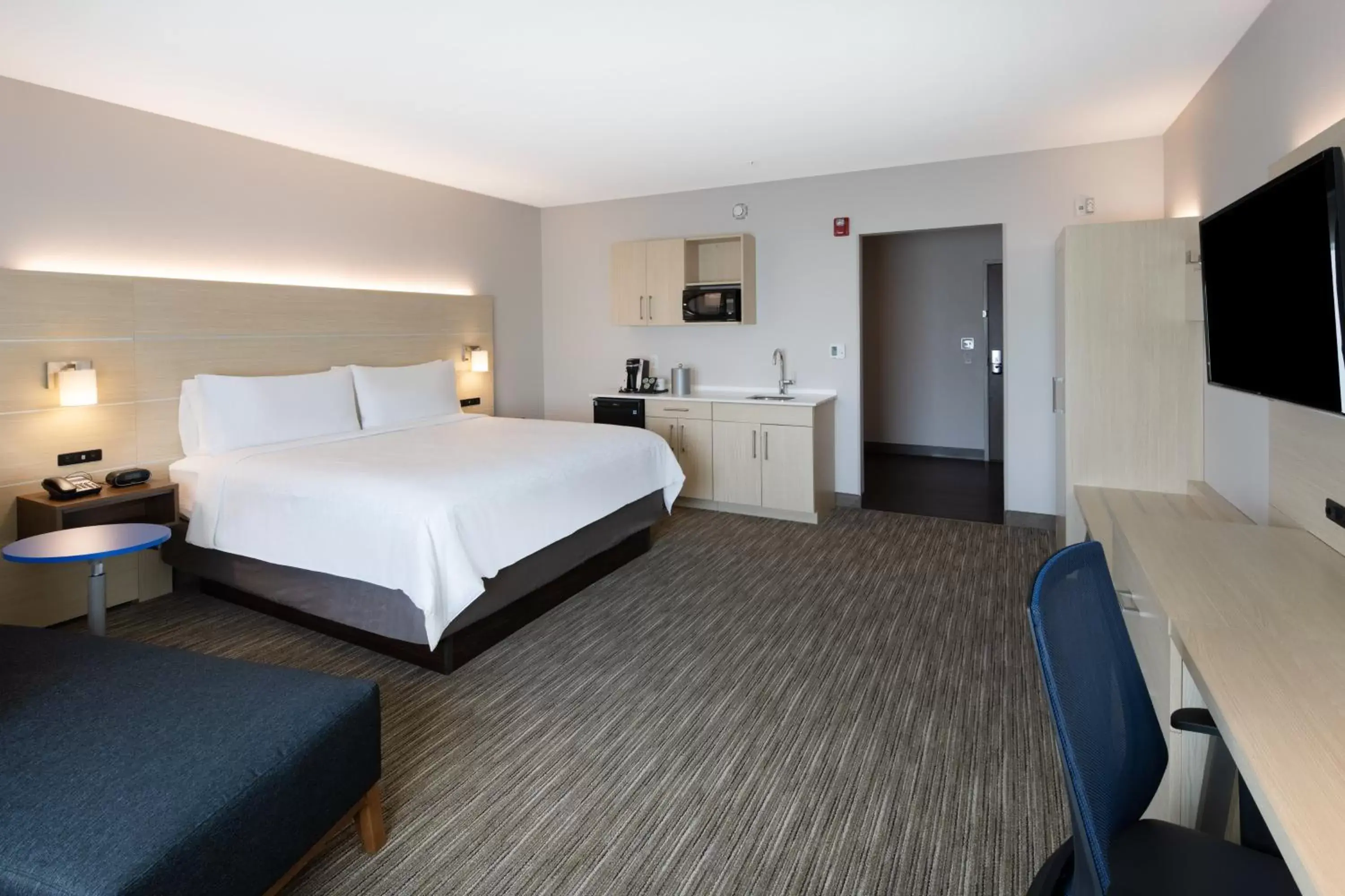 Deluxe King Room - Hearing Accessible in Holiday Inn Express & Suites Ft Myers Beach-Sanibel Gateway by IHG Deluxe King Room - Hearing Accessible in Holiday Inn Express & Suites Ft Myers Beach-Sanibel Gateway by IHG