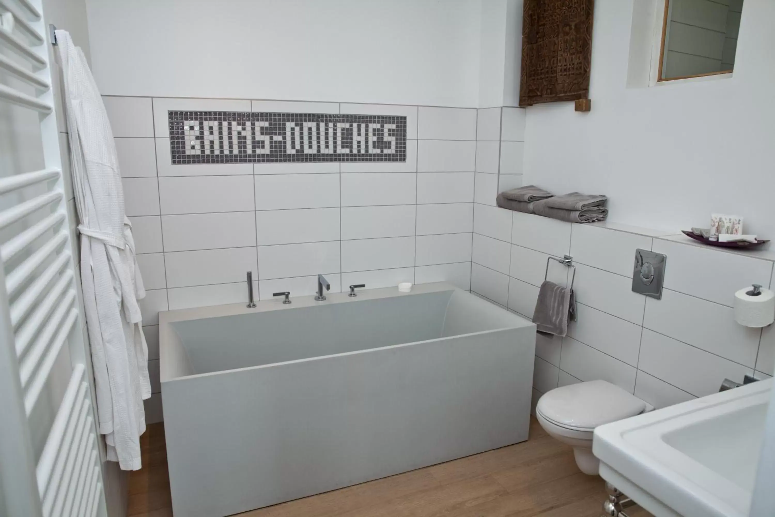 Deluxe Room in The Originals Hôtel Le Cise Restaurant Chambres et Suites Deluxe Room in The Originals Hôtel Le Cise Restaurant Chambres et Suites