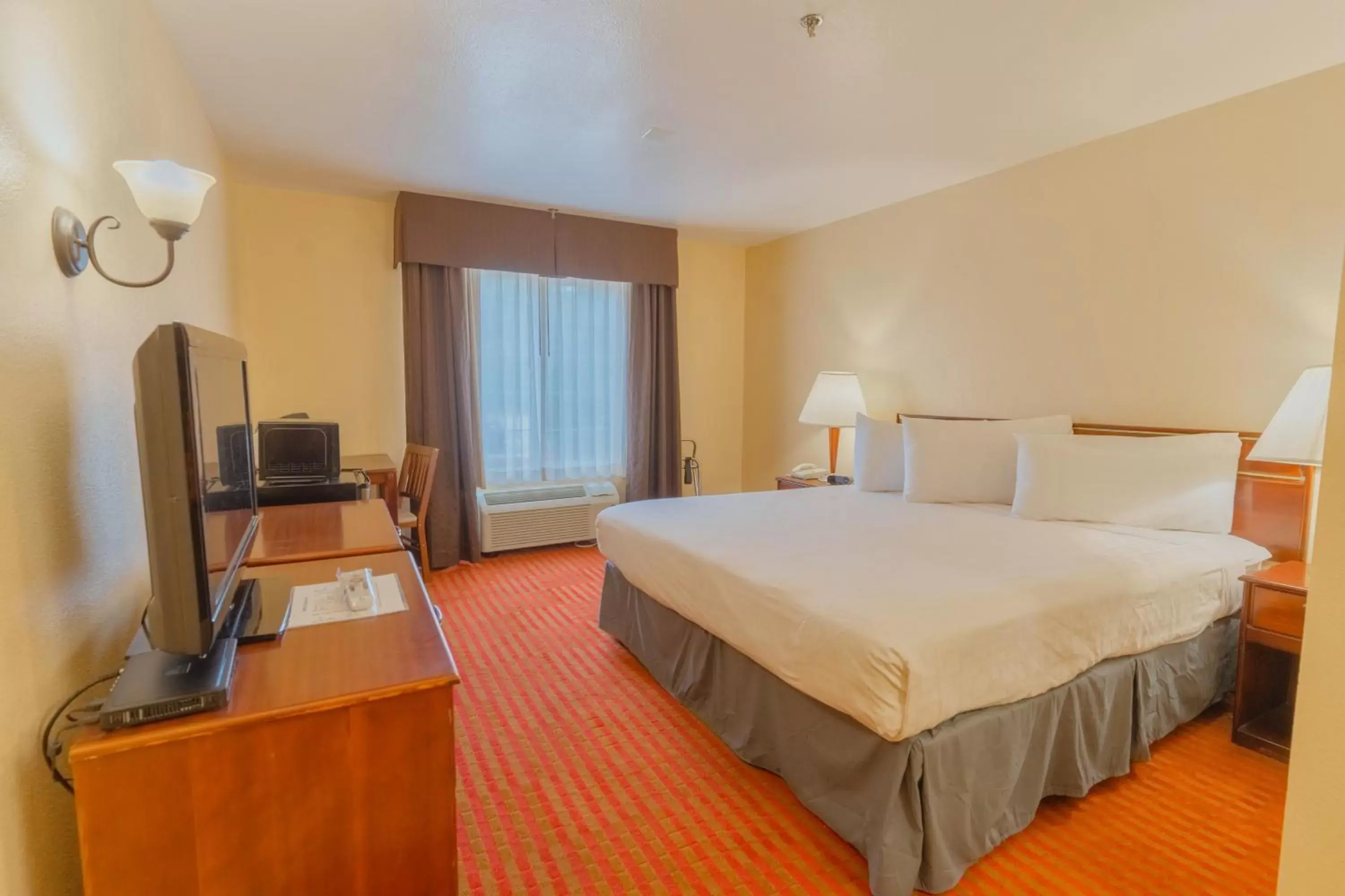 King Room in The Monarch Inn King Room in The Monarch Inn