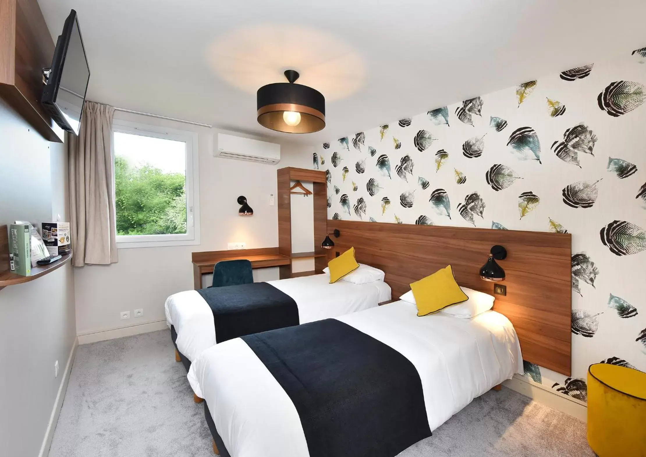 Twin Room in Contact Hôtel Astréa Nevers Nord et son restaurant la Nouvelle Table Twin Room in Contact Hôtel Astréa Nevers Nord et son restaurant la Nouvelle Table