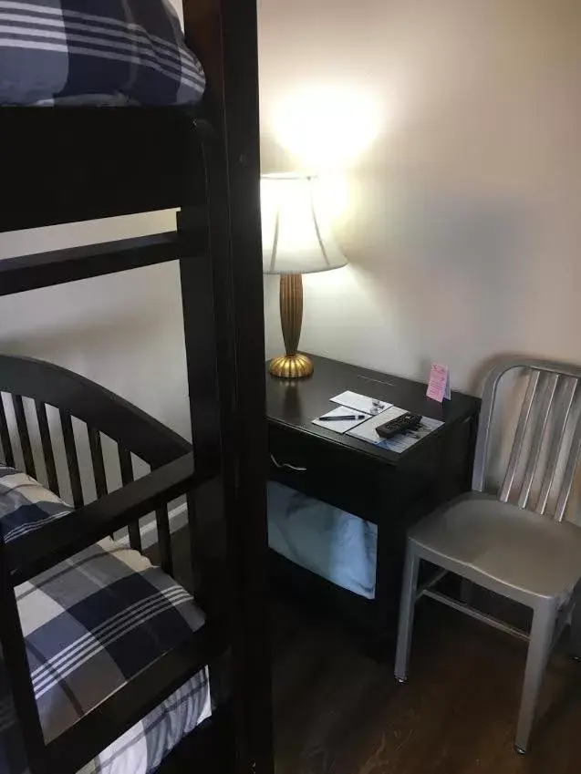 Bunk beds in The Waldport Inn Bunk beds in The Waldport Inn