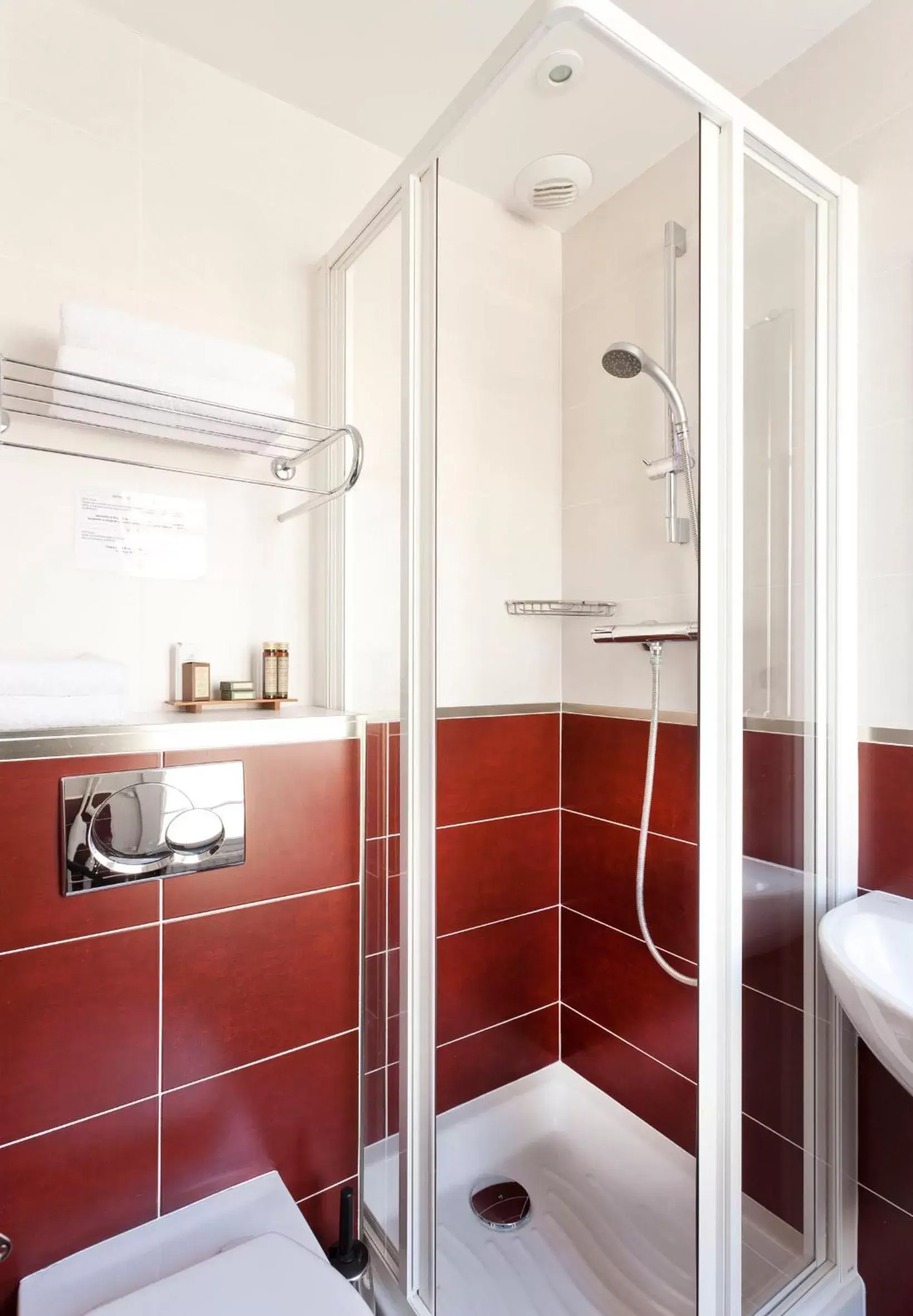 Triple Room in Europe Hotel Paris Eiffel Triple Room in Europe Hotel Paris Eiffel