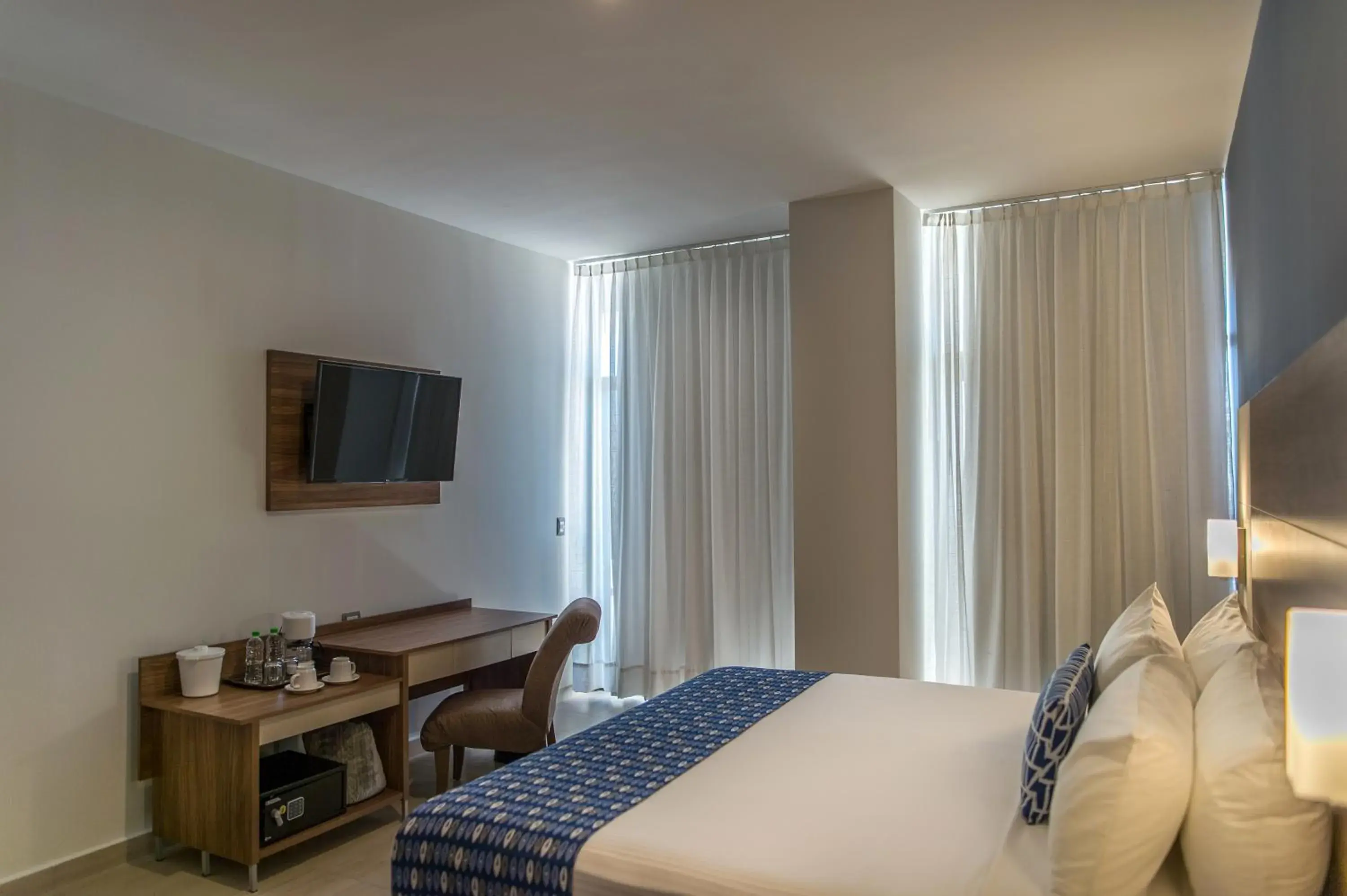 Standard Queen Room with Sea View in Ocean View Beach Hotel Standard Queen Room with Sea View in Ocean View Beach Hotel