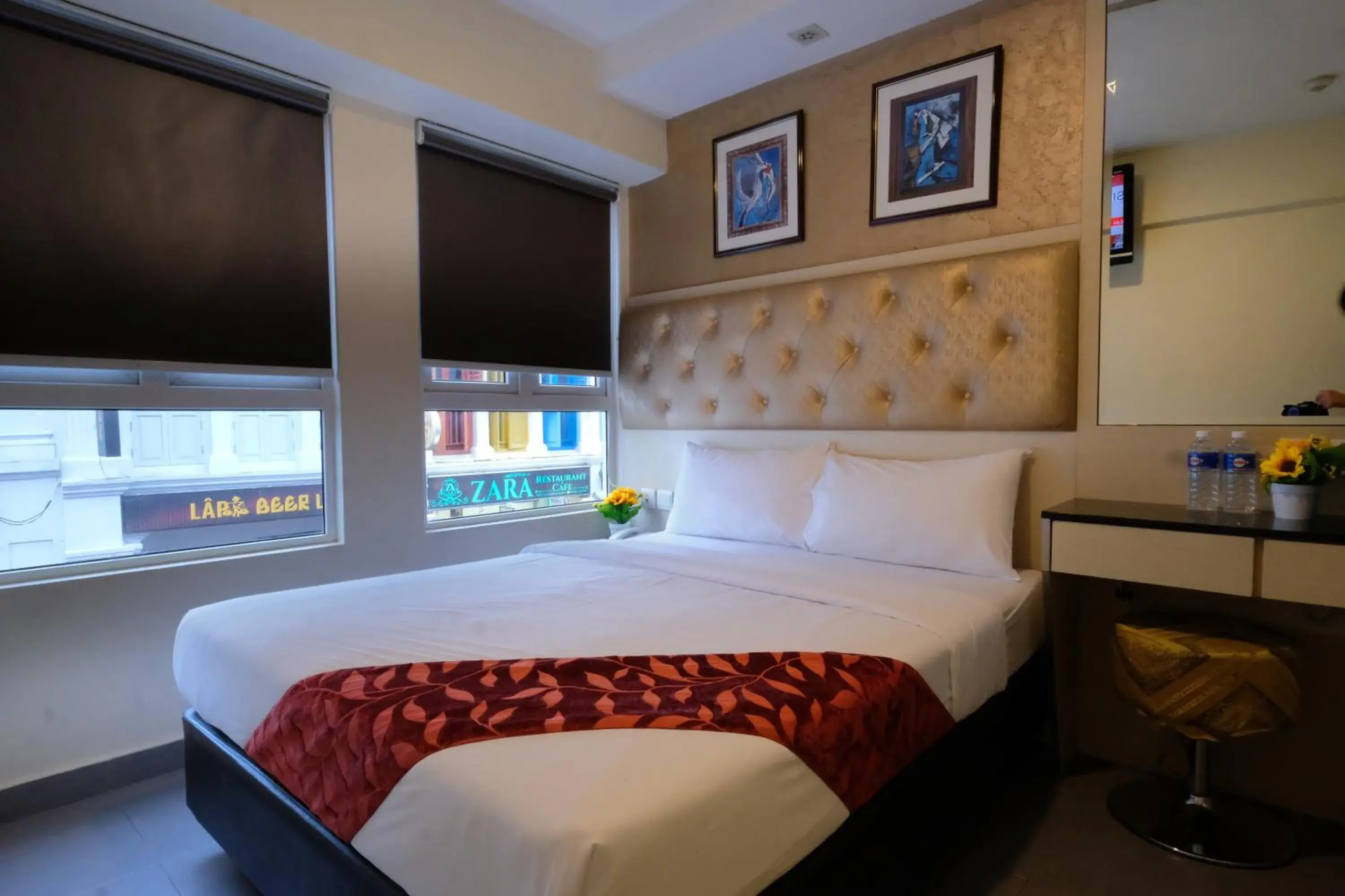 Deluxe Queen Window with Freebies Package in Sandpiper Hotel Singapore Deluxe Queen Window with Freebies Package in Sandpiper Hotel Singapore