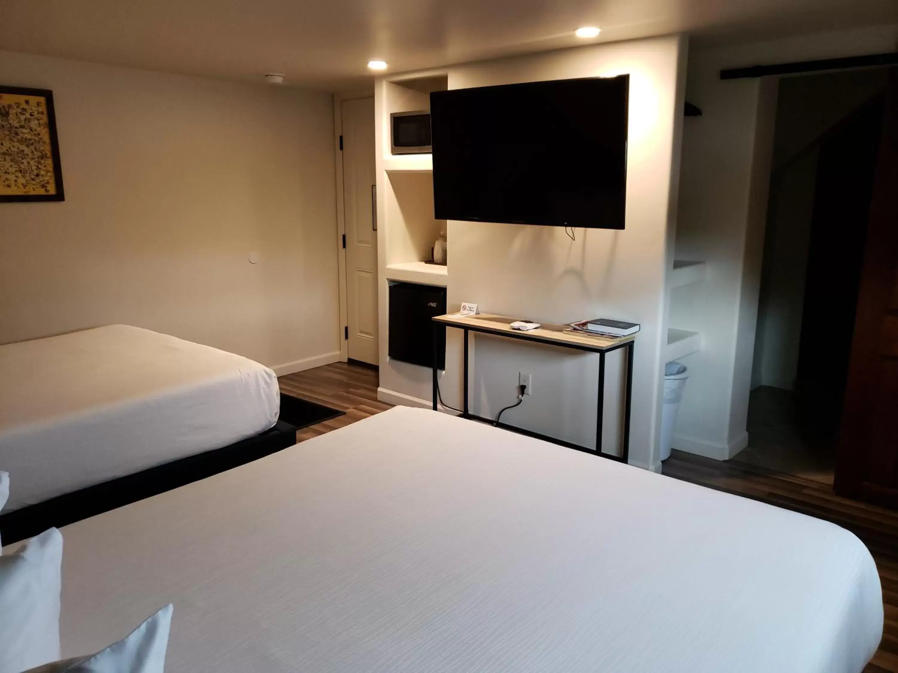 Queen Room with Two Queen Beds in Iron Horse Inn Queen Room with Two Queen Beds in Iron Horse Inn