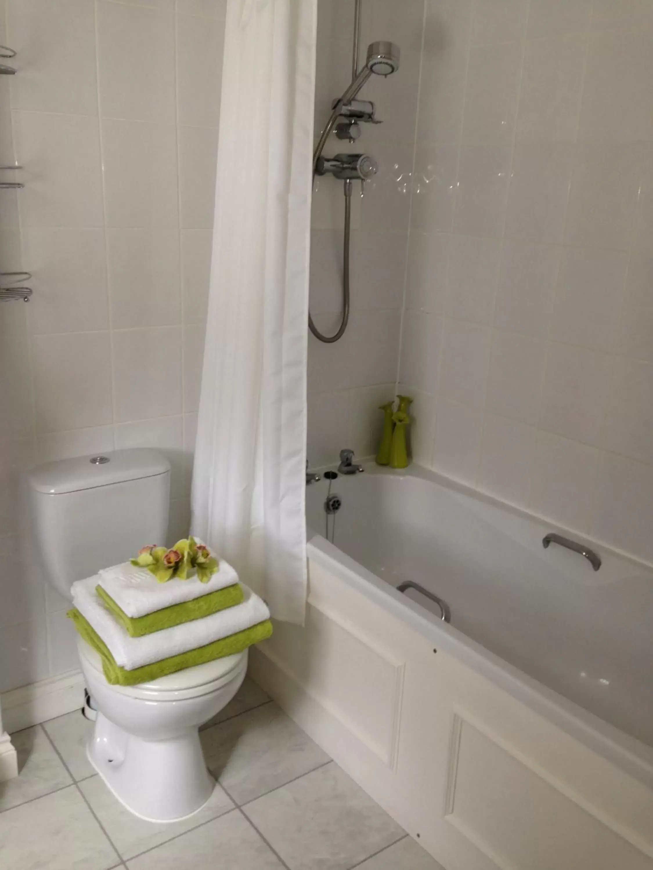 Family Room (2 Adults + 2 Children) in Bourne Hall Country Hotel Family Room (2 Adults + 2 Children) in Bourne Hall Country Hotel