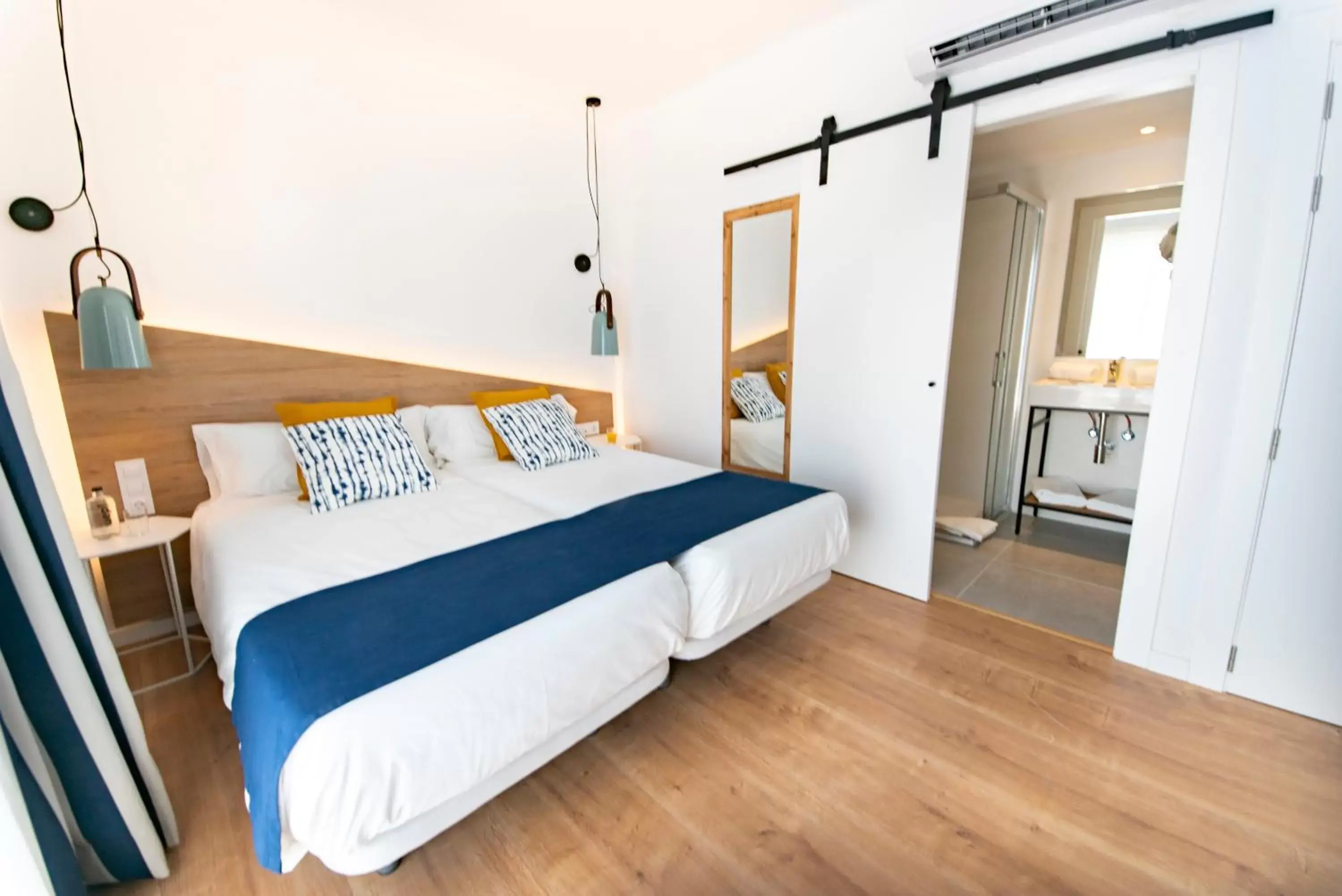 Twin Room with Balcony in Hostal Blanca Twin Room with Balcony in Hostal Blanca