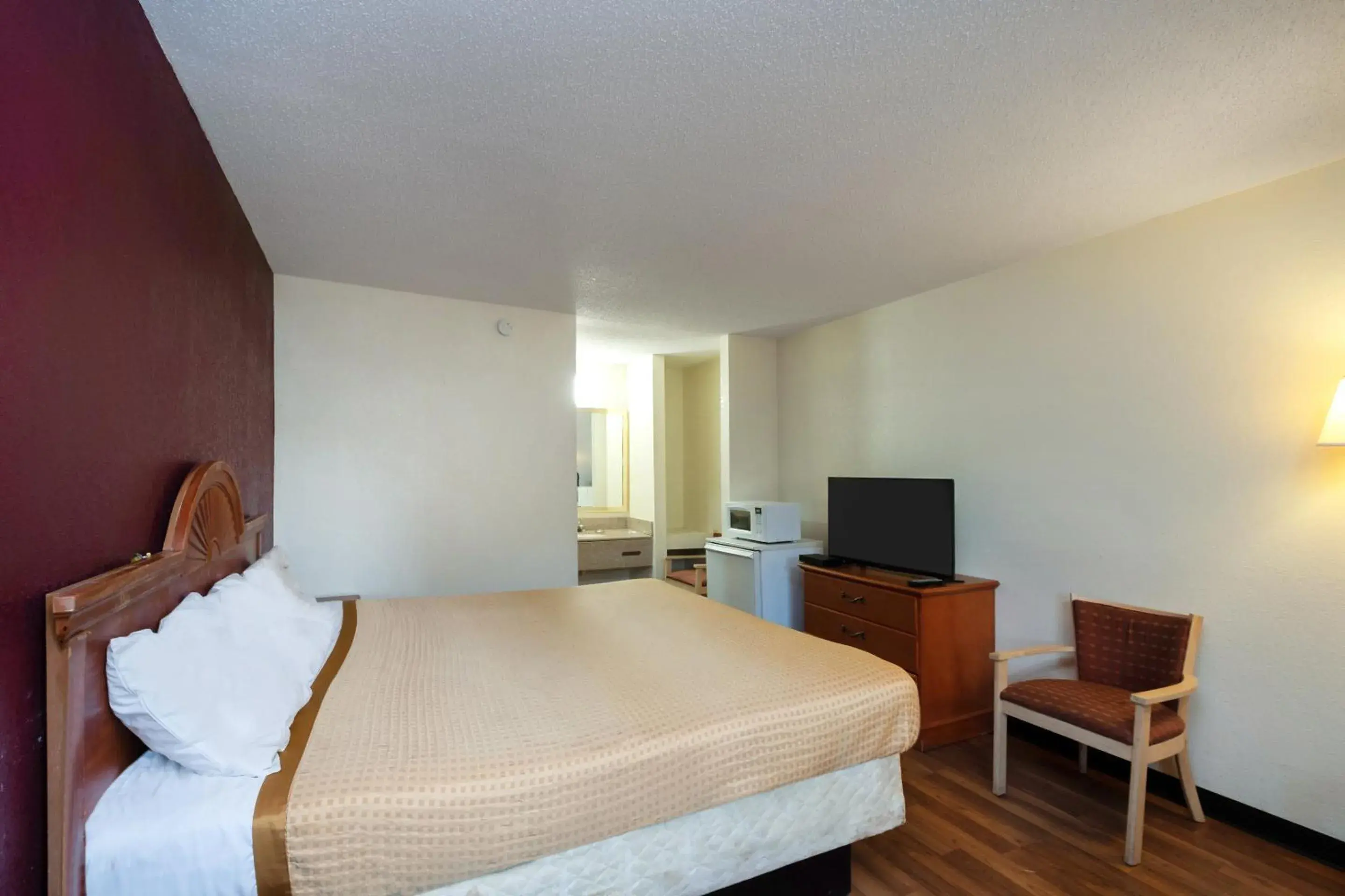 King Room in OYO Hotel Manning SC King Room in OYO Hotel Manning SC