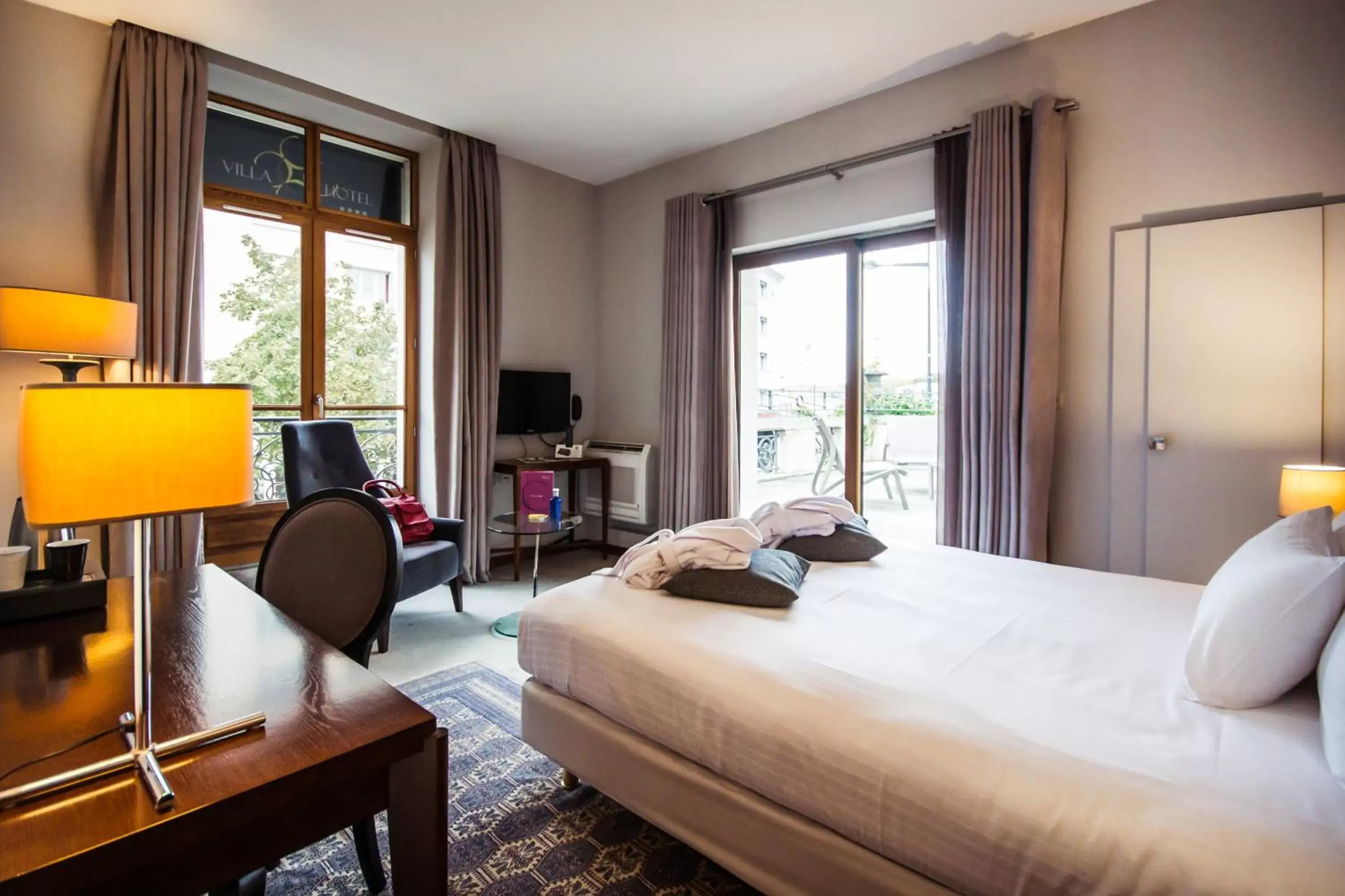 Villa with Terrace in Logis Villa C Hôtel Villa with Terrace in Logis Villa C Hôtel