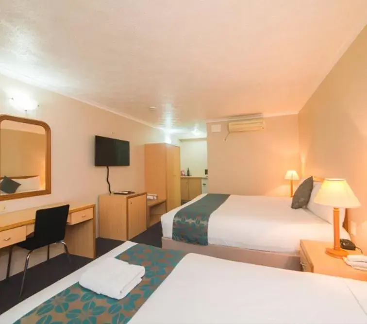 Deluxe Twin Room in Harbour Sails Motor Inn Deluxe Twin Room in Harbour Sails Motor Inn