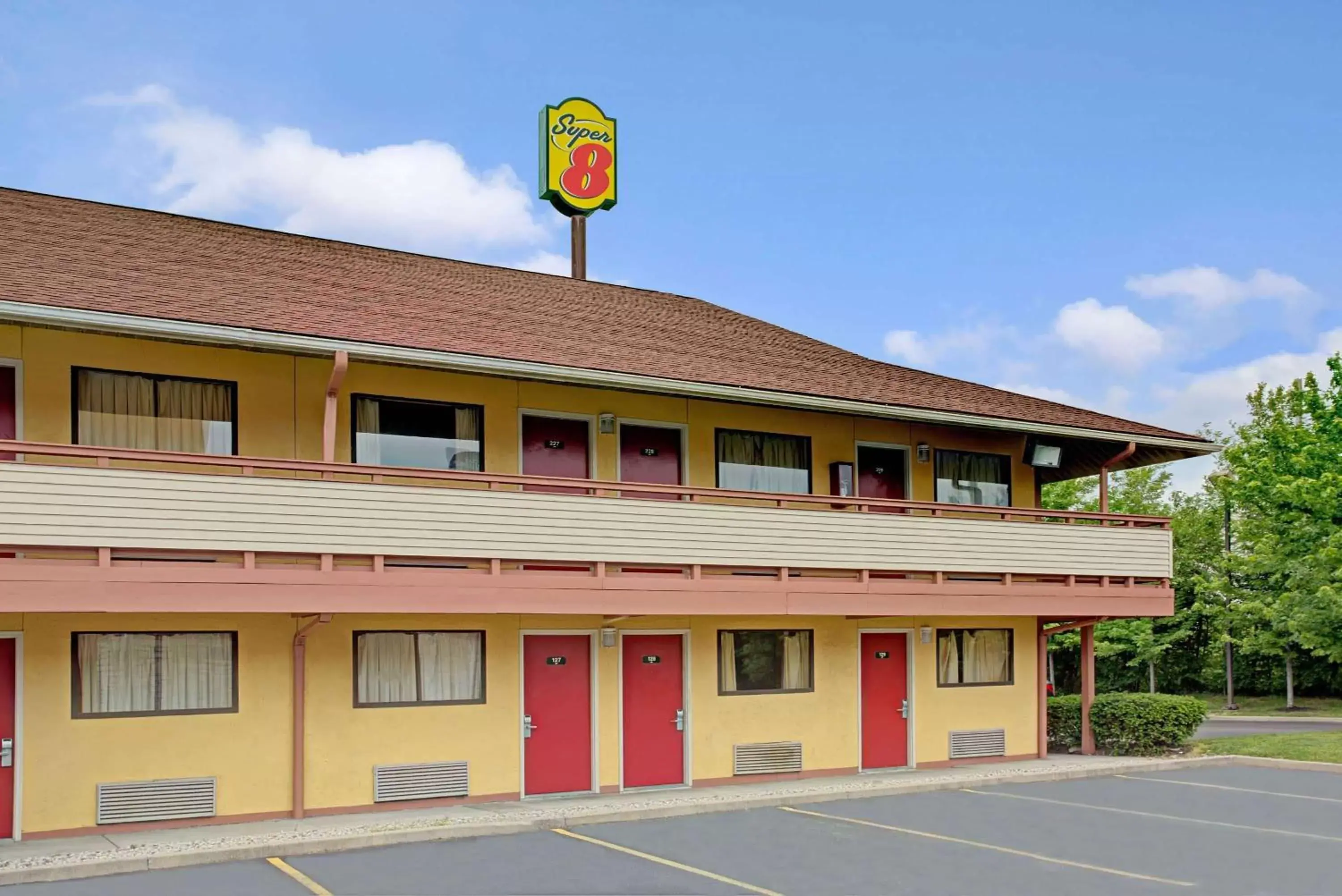 Super 8 by Wyndham Cincinnati-Springdale OH Super 8 by Wyndham Cincinnati-Springdale OH