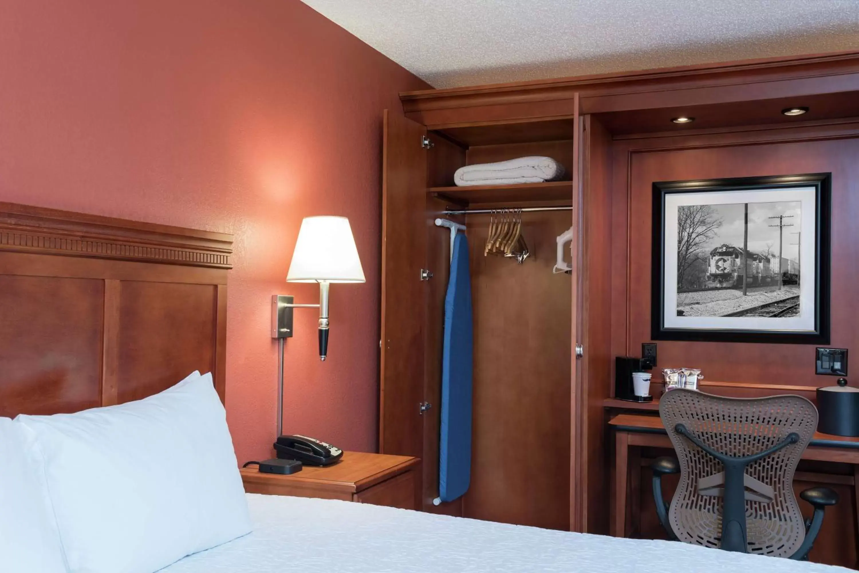 King Study with Sofa Bed - Non-Smoking in Hampton Inn Joliet/I-80 King Study with Sofa Bed - Non-Smoking in Hampton Inn Joliet/I-80