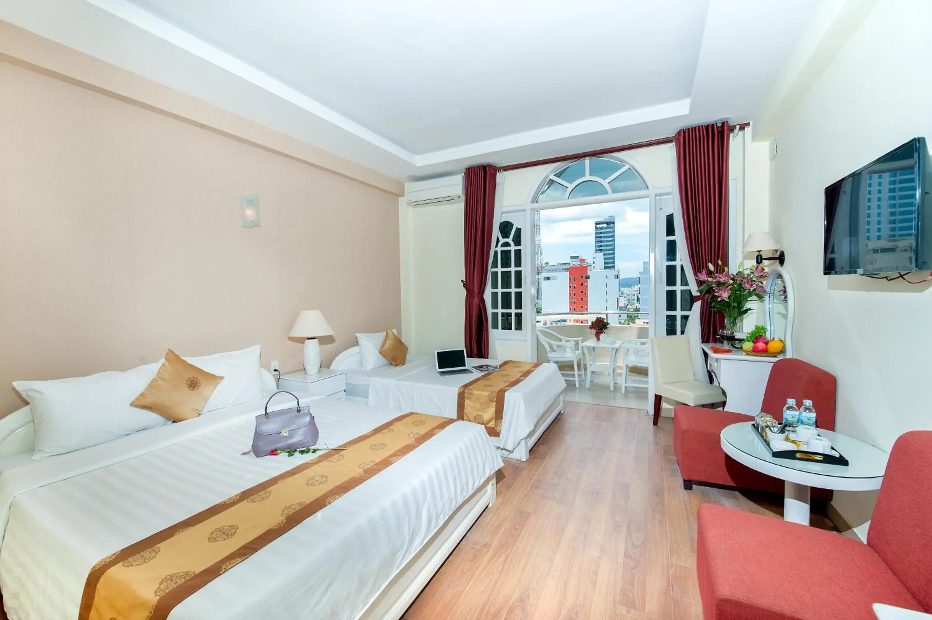 Family Room with Balcony and City View in Palm Beach Hotel Family Room with Balcony and City View in Palm Beach Hotel