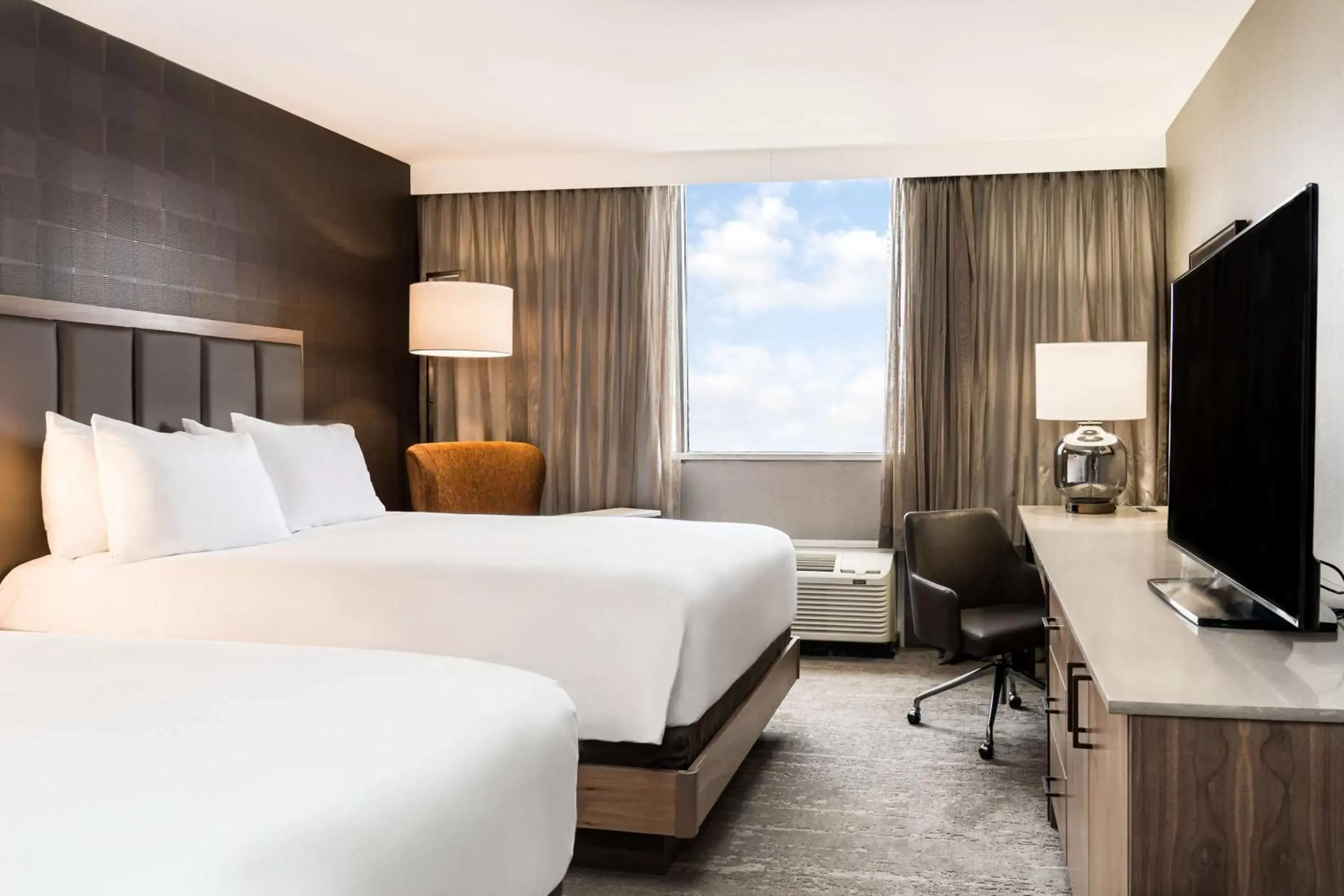 Queen Room with Two Queen Beds in DoubleTree by Hilton Kitchener Queen Room with Two Queen Beds in DoubleTree by Hilton Kitchener