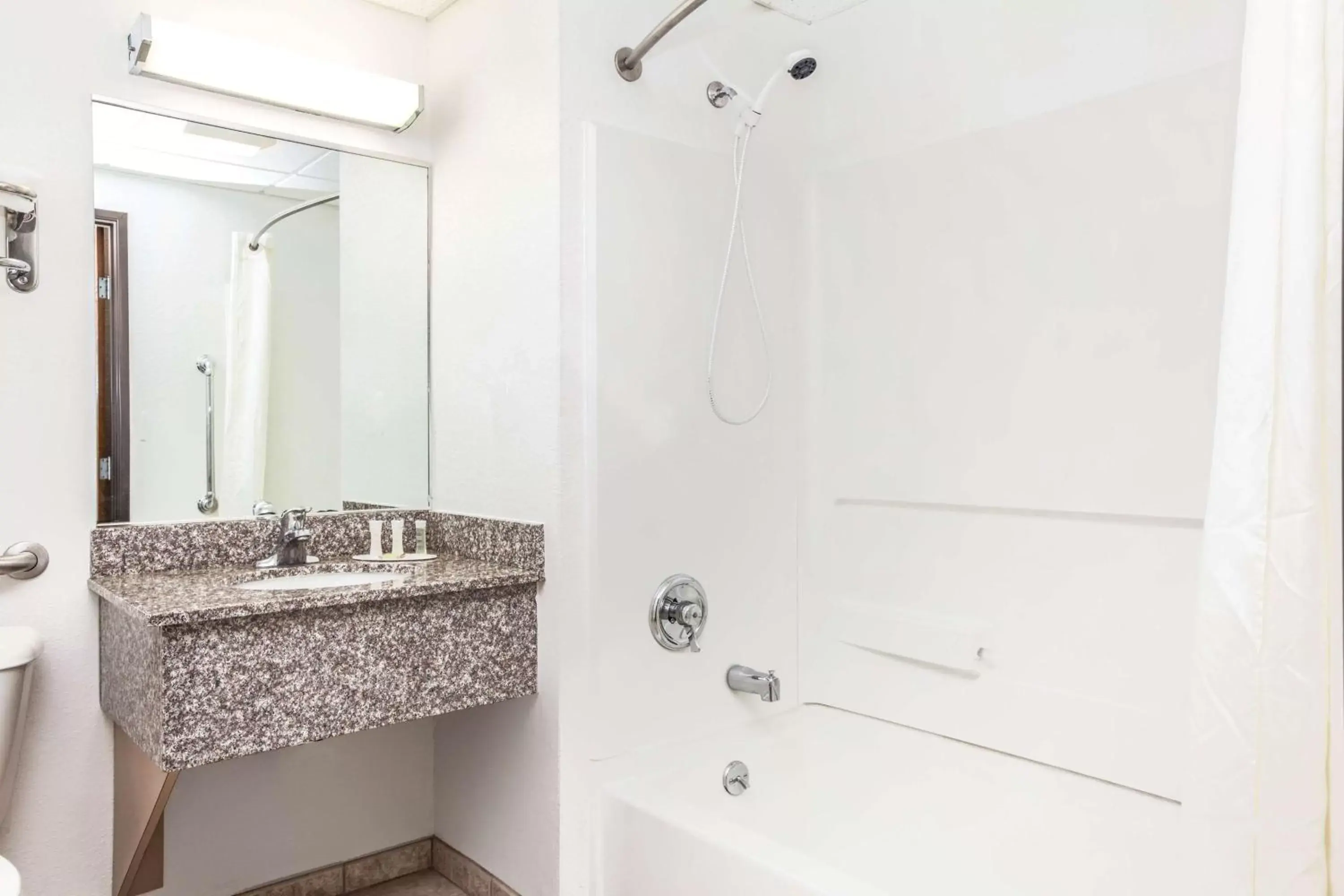 Queen Room - Mobility Access/Non-Smoking in Super 8 by Wyndham Mahwah Queen Room - Mobility Access/Non-Smoking in Super 8 by Wyndham Mahwah