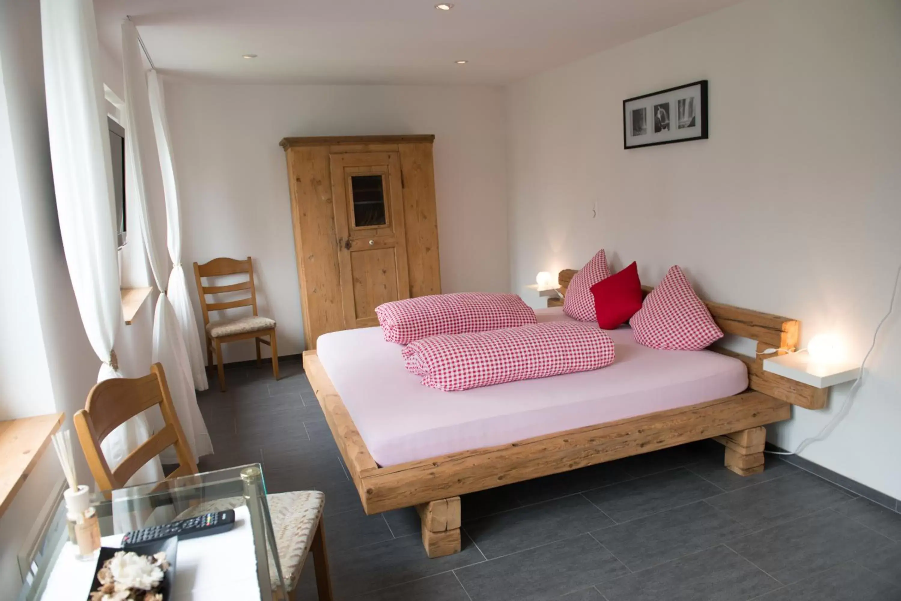 Double Room with Private Bathroom - single occupancy in Hirschen B&B Double Room with Private Bathroom - single occupancy in Hirschen B&B