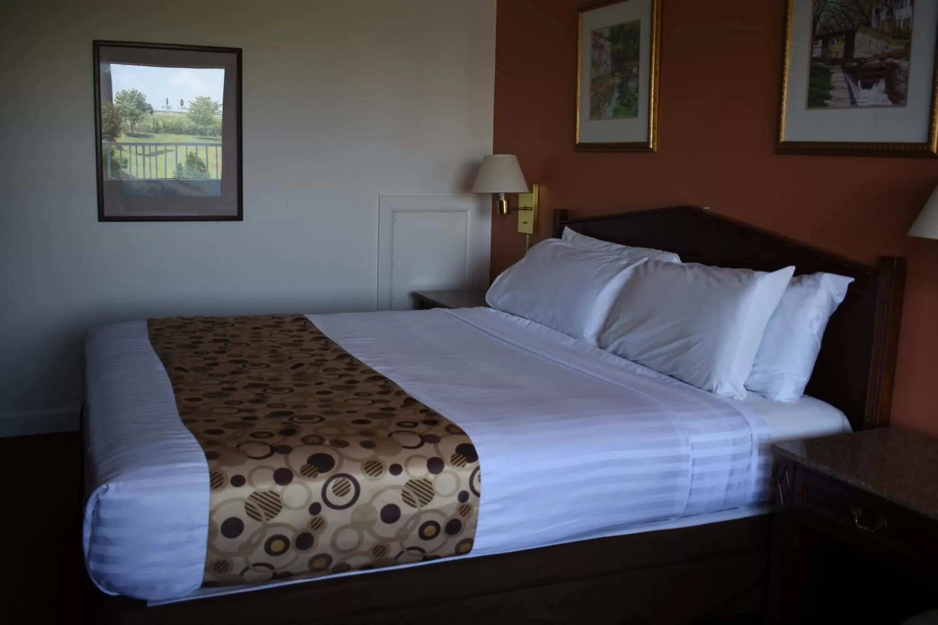 King Room - Smoking in Red Carpet Inn and Suites Culpeper King Room - Smoking in Red Carpet Inn and Suites Culpeper