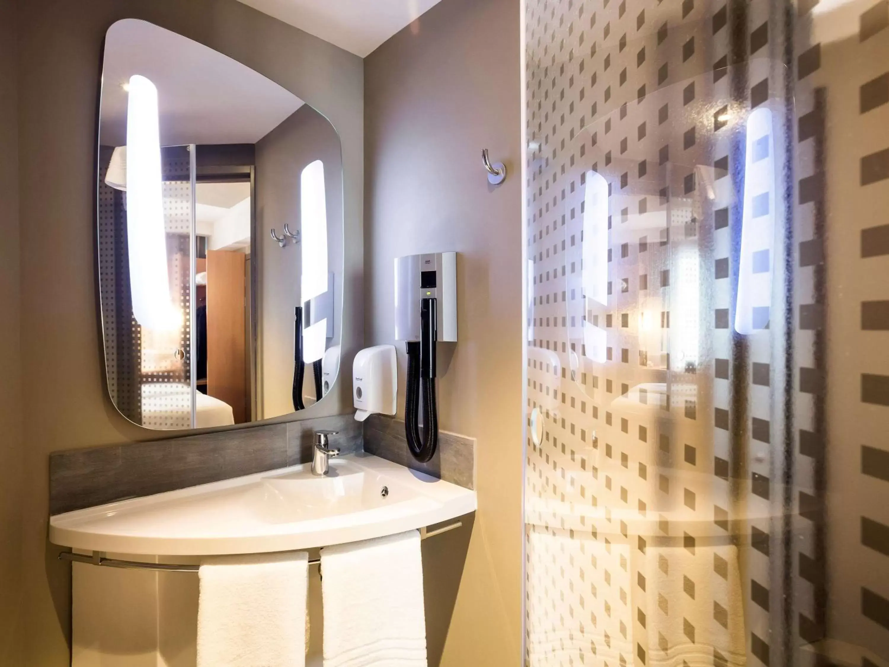 Standard Double Room in ibis Yerevan Center Standard Double Room in ibis Yerevan Center